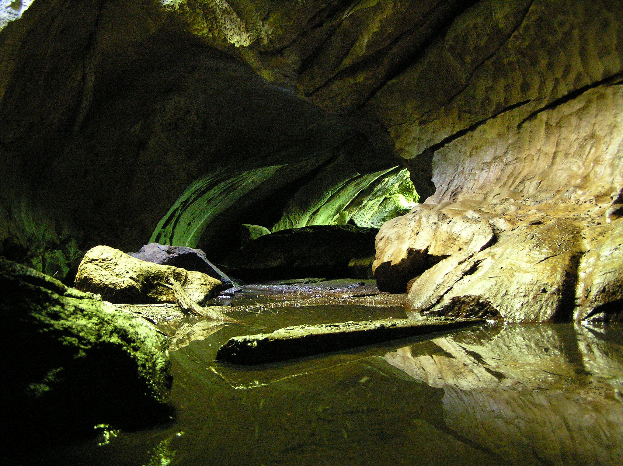 Olympus C770UZ sample photo. Inside small cave at upana caves photography