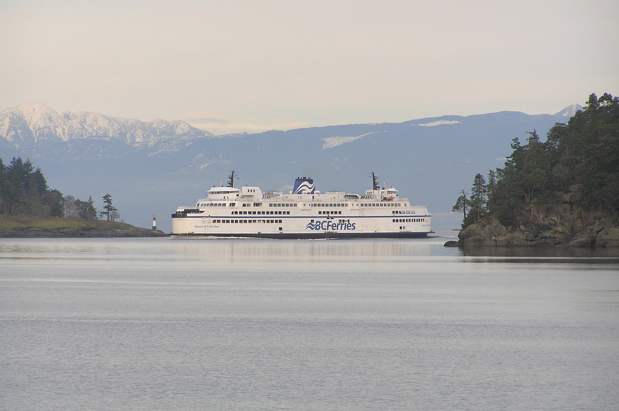 Olympus C770UZ sample photo. Ferry arriving at departure bay photography