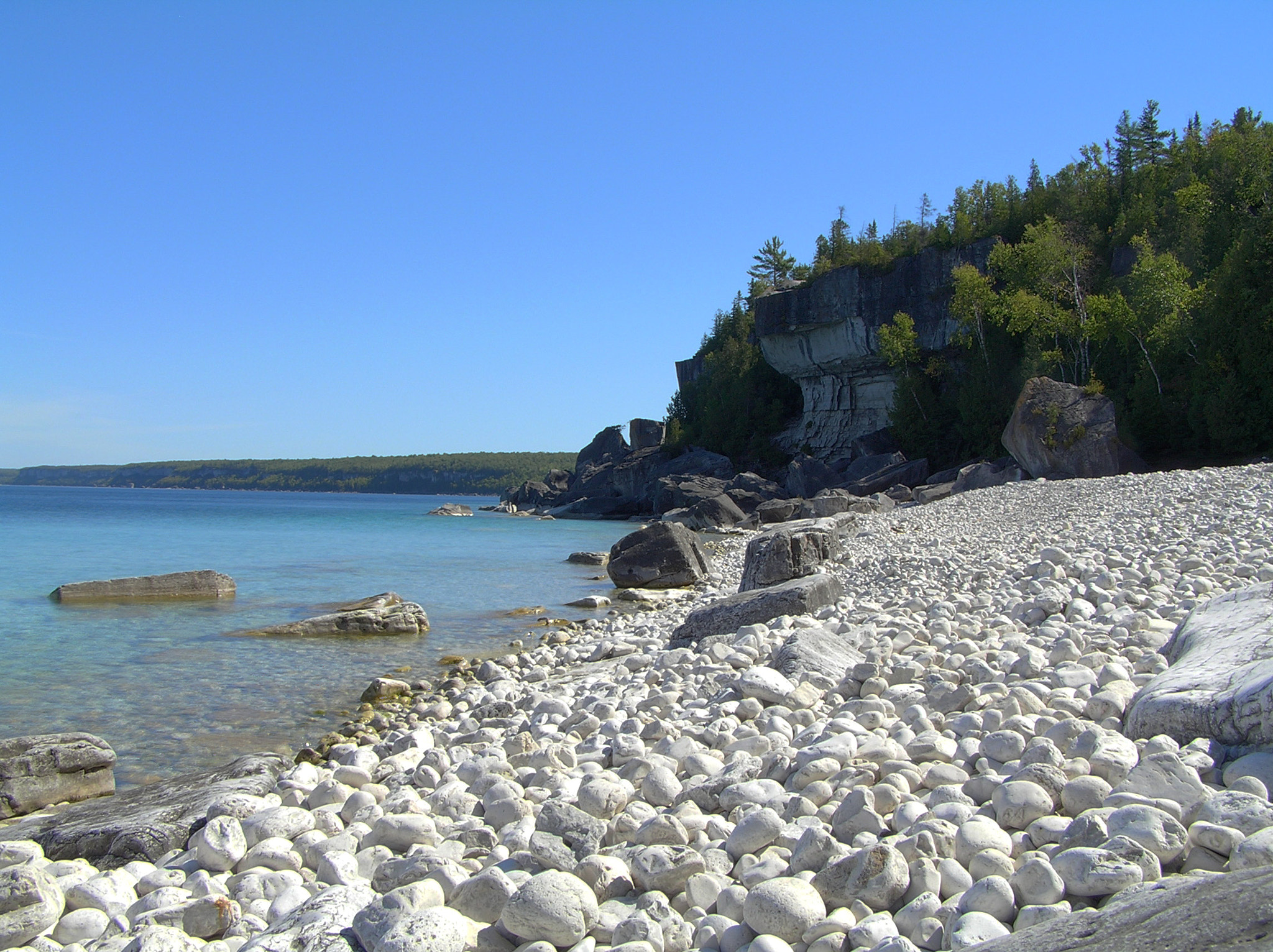 Olympus C770UZ sample photo. Cobblestone beach near cave point photography