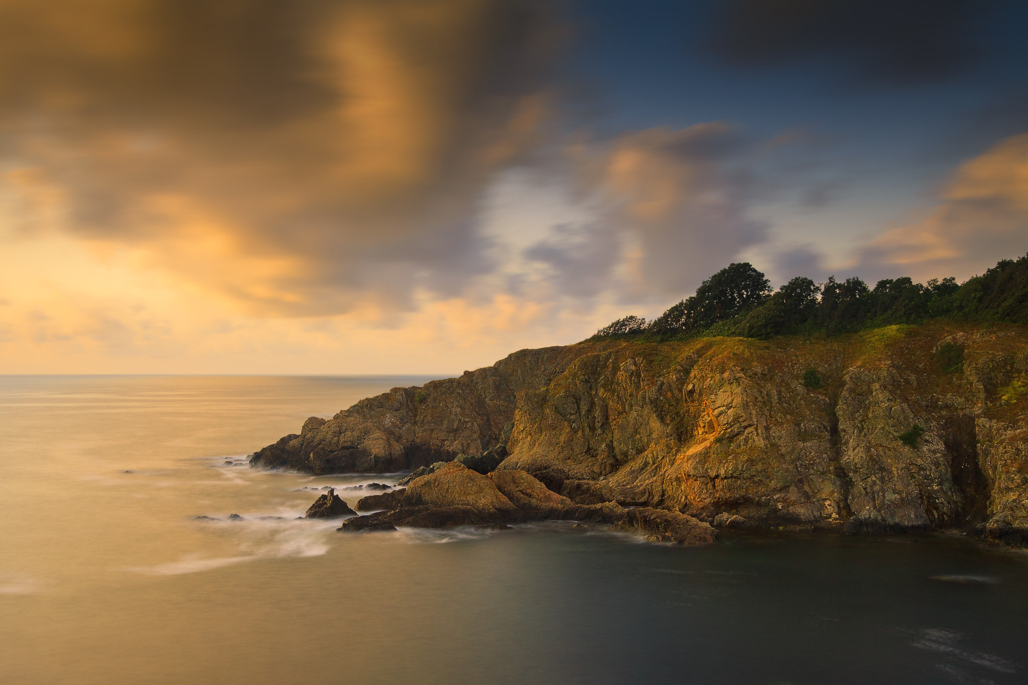 Canon EF-S 10-22mm F3.5-4.5 USM sample photo. Black sea, golden sunrise photography