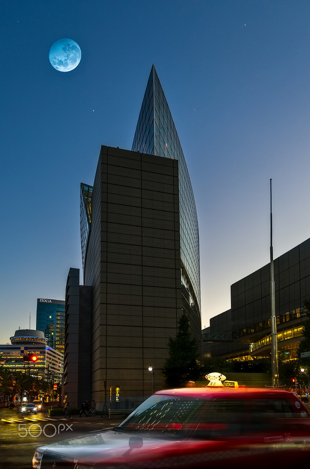 Tamron SP 24-70mm F2.8 Di VC USD sample photo. Tokyo moon photography