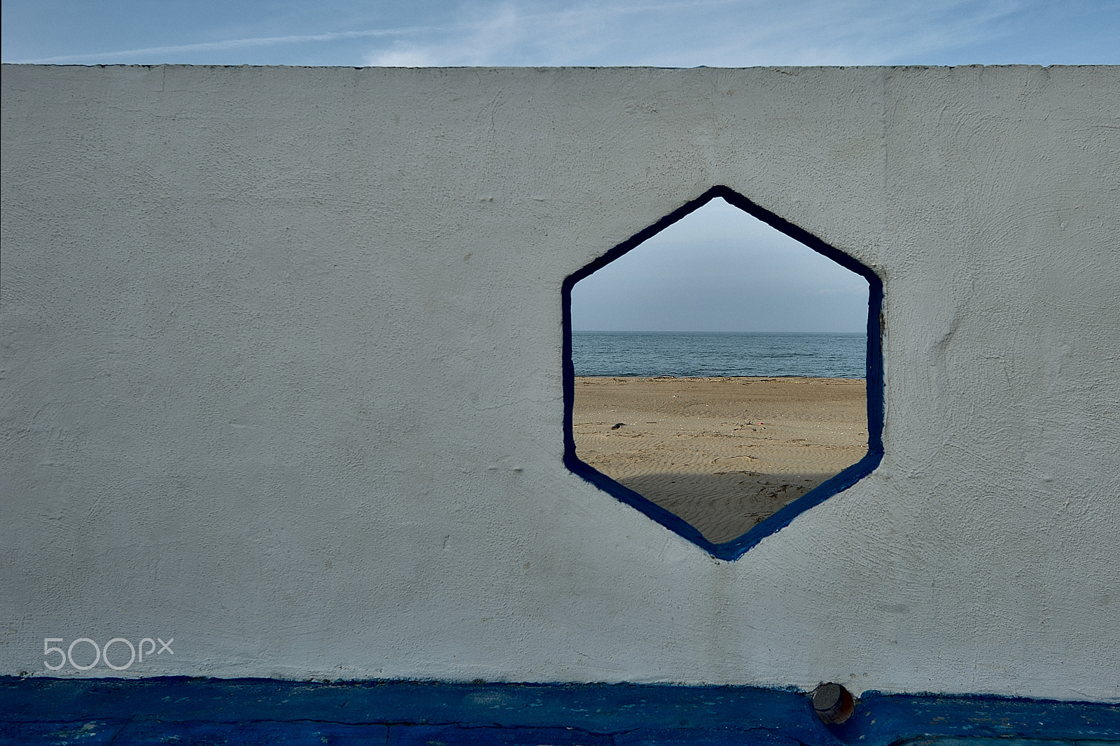 Nikon AF-S Nikkor 16-35mm F4G ED VR sample photo. Points of view on the blue 1. - blue hexagon photography