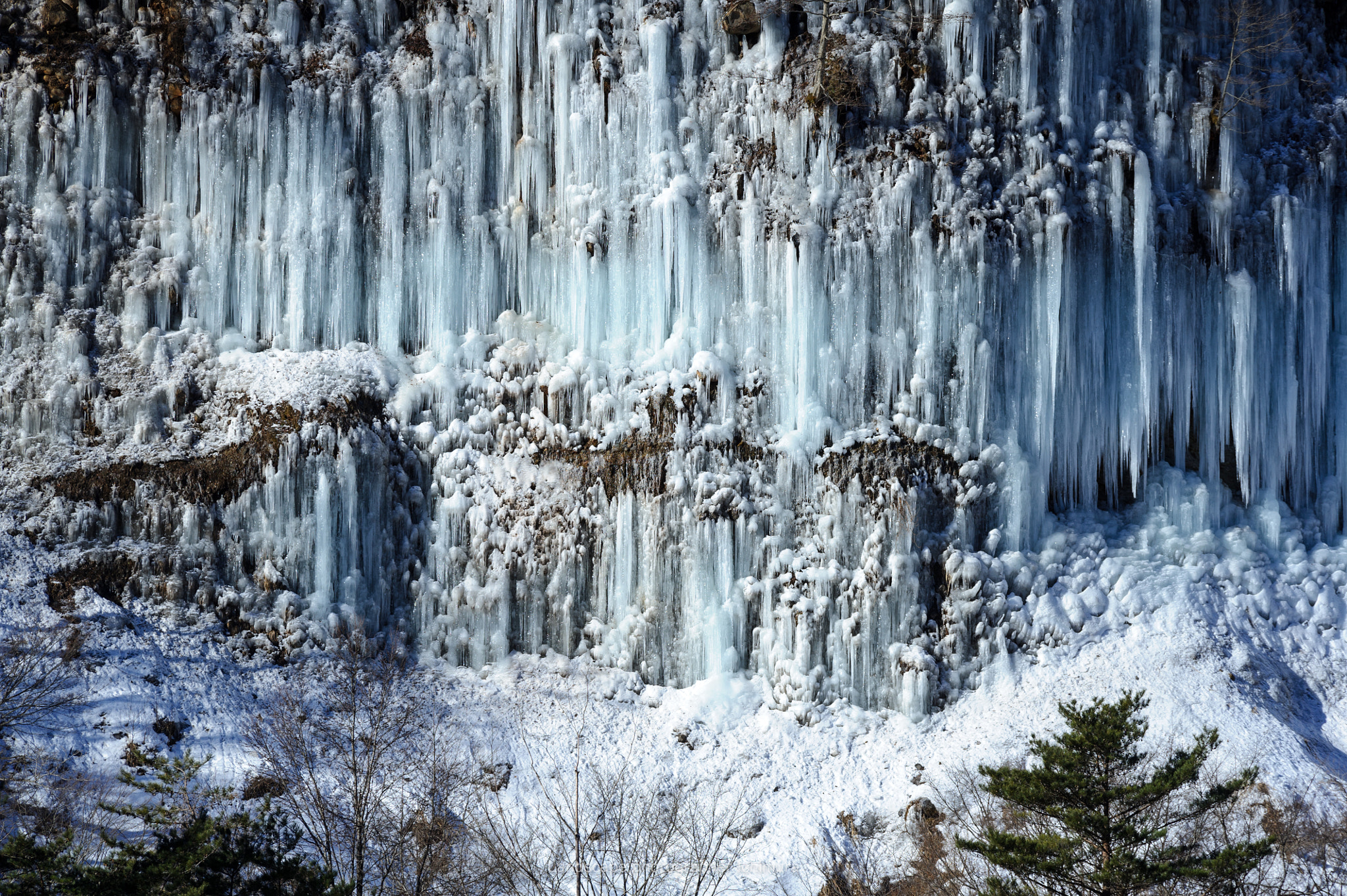 Nikon D3S + Sigma 70-200mm F2.8 EX DG OS HSM sample photo. Wall of the ice photography