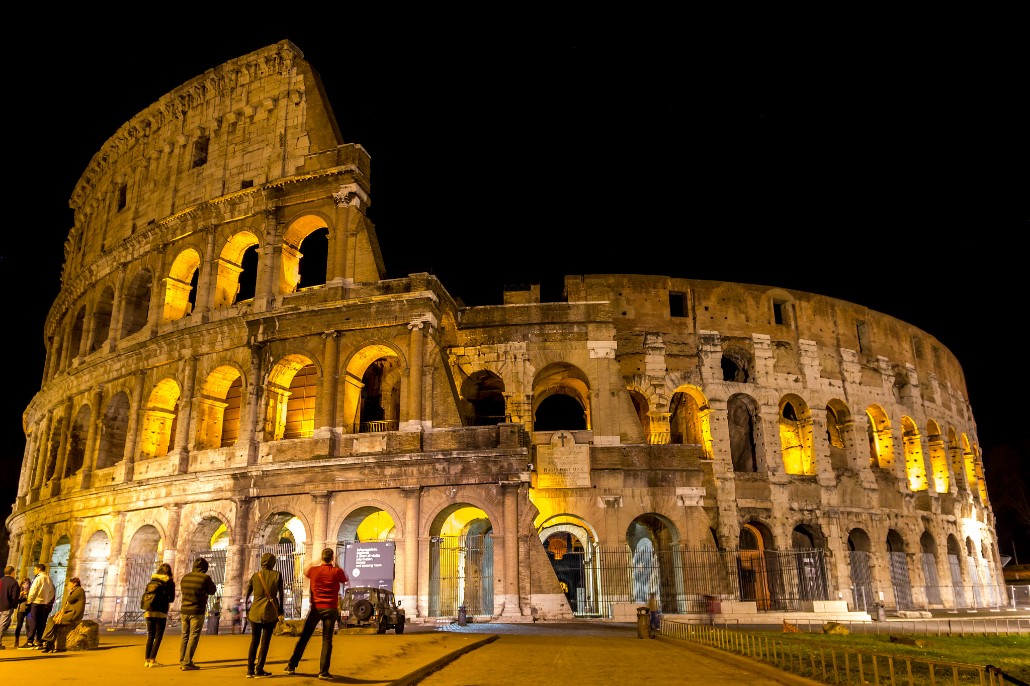 Canon EOS 550D (EOS Rebel T2i / EOS Kiss X4) sample photo. The colosseum at night, rome photography