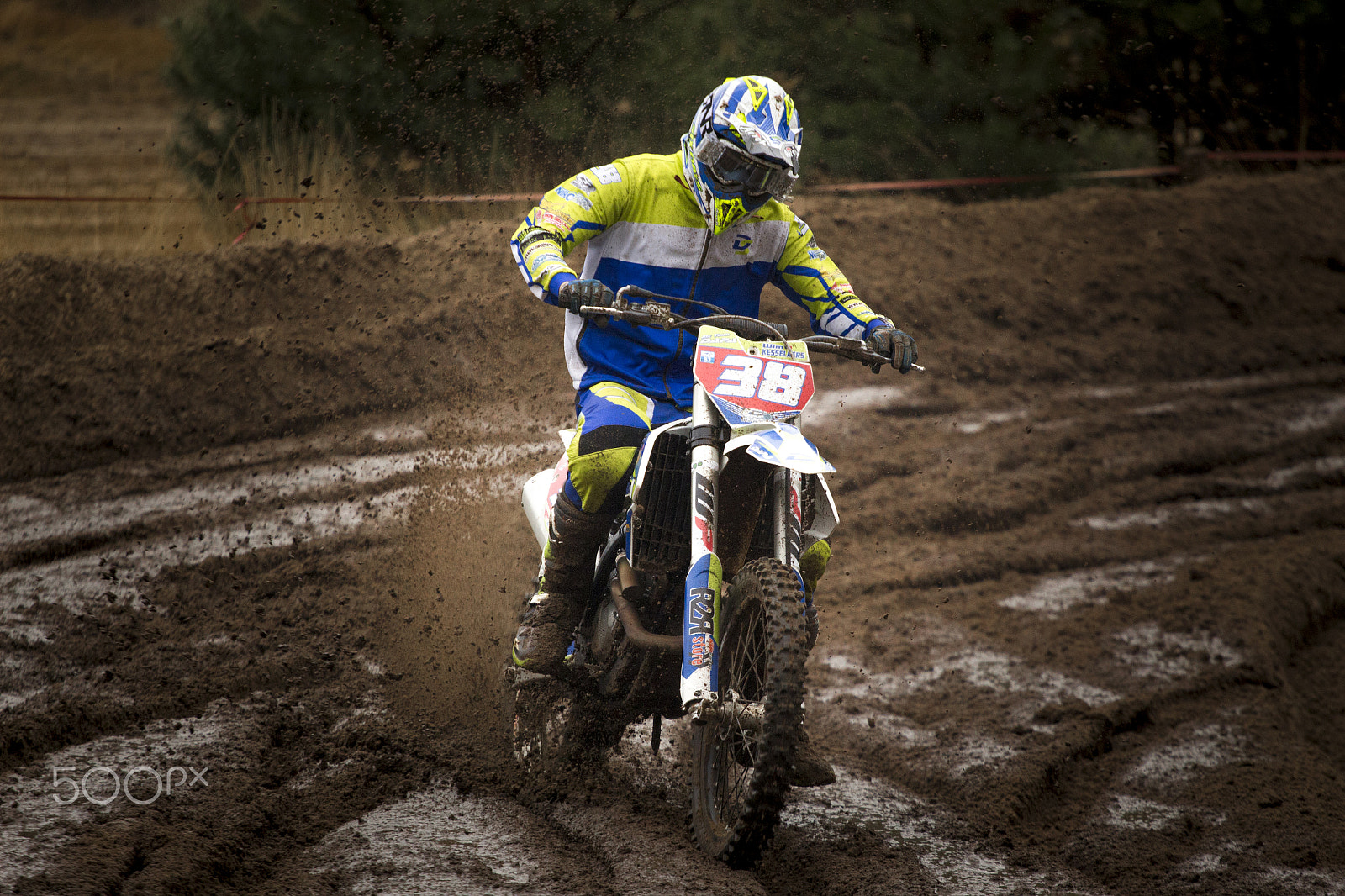 Canon EOS 700D (EOS Rebel T5i / EOS Kiss X7i) + Canon EF 70-200mm F4L USM sample photo. Crossbike in the mud photography