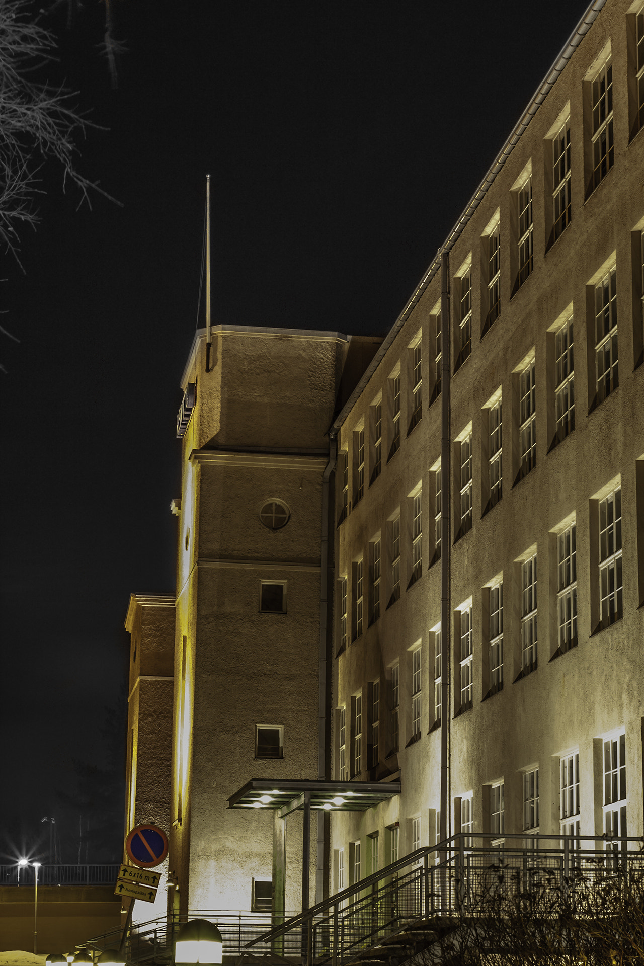 Canon EOS 1000D (EOS Digital Rebel XS / EOS Kiss F) + Canon EF 50mm F1.8 II sample photo. Old shoe factory photography