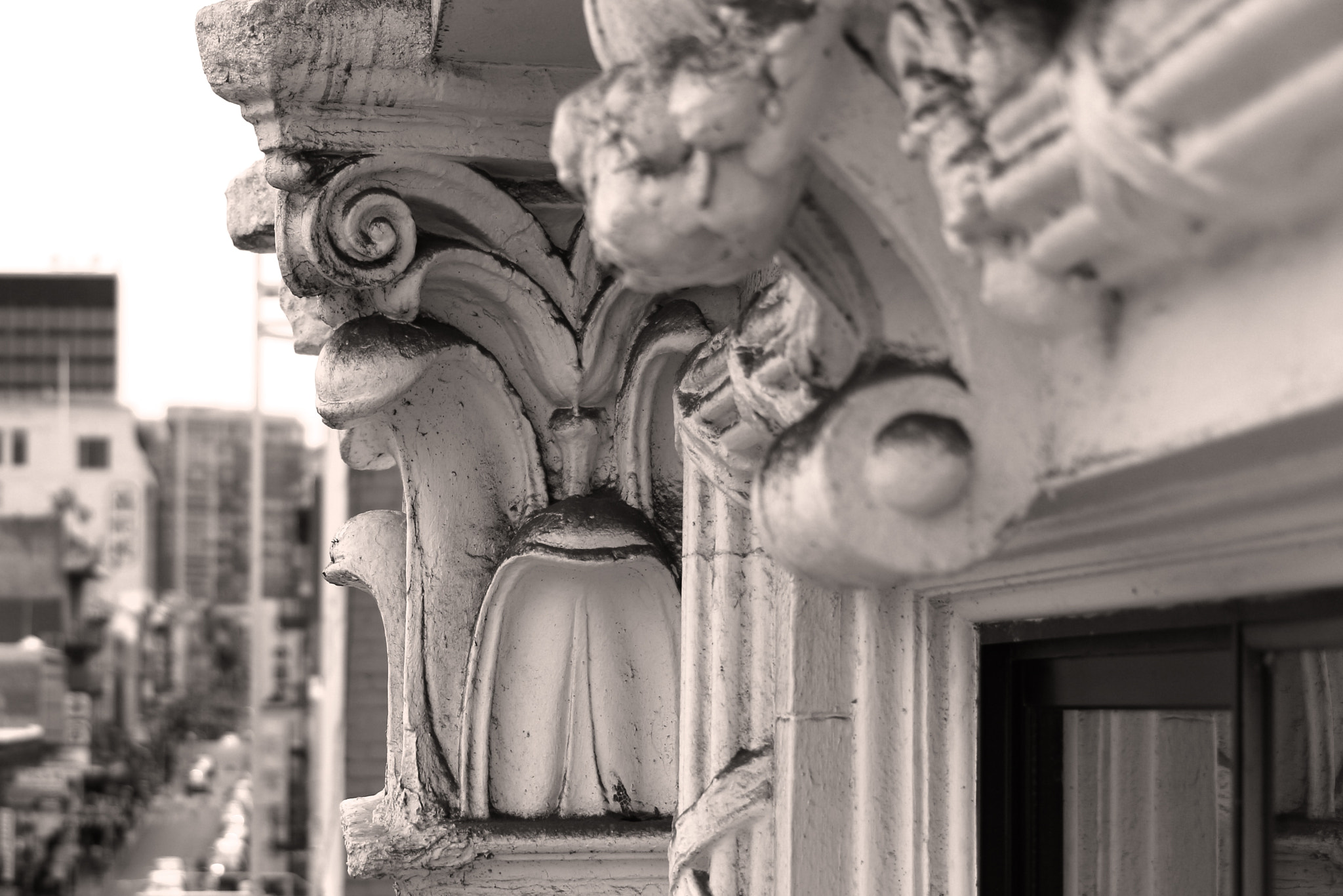Canon EOS 100D (EOS Rebel SL1 / EOS Kiss X7) + Canon EF 40mm F2.8 STM sample photo. China town stucco photography