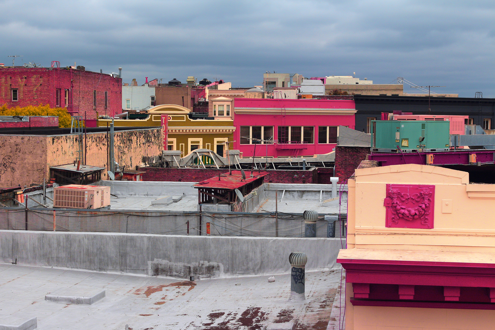 Canon EOS 100D (EOS Rebel SL1 / EOS Kiss X7) + Canon EF 40mm F2.8 STM sample photo. China town rooftops photography