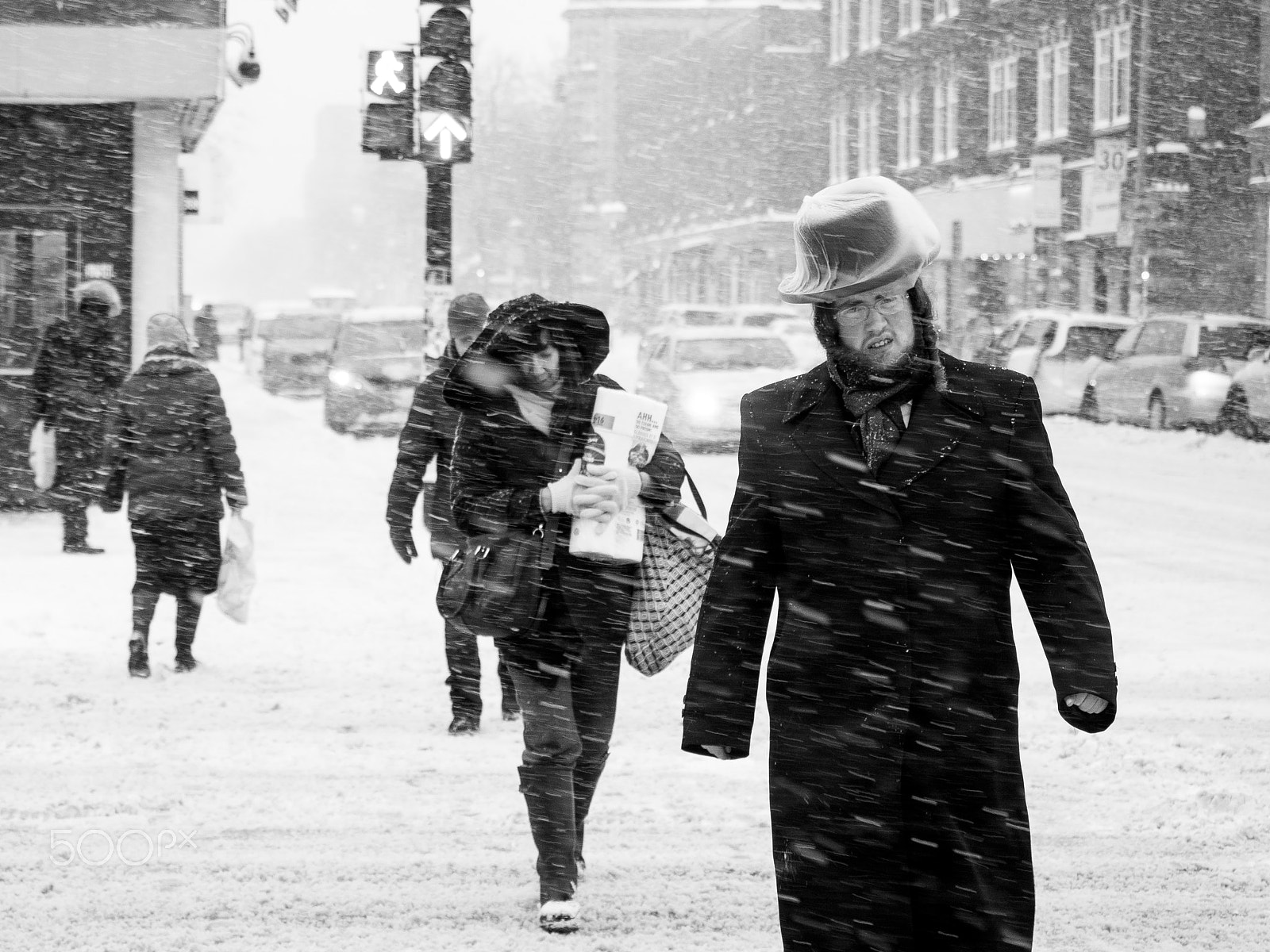 Olympus OM-D E-M10 + Olympus M.Zuiko Digital ED 12-40mm F2.8 Pro sample photo. It's snowing in the mile-end photography