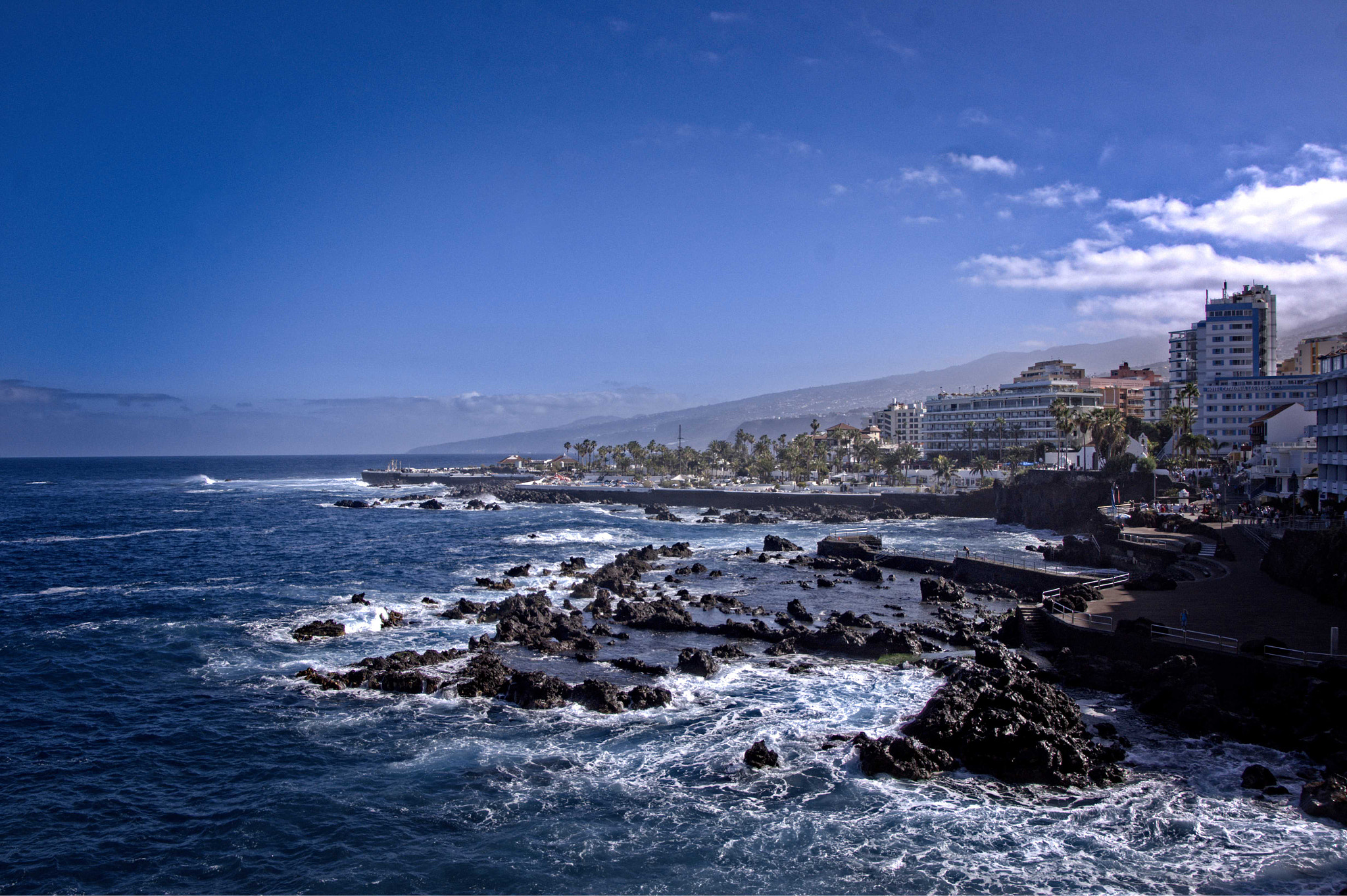 Sony SLT-A55 (SLT-A55V) + DT 18-270mm F3.5-6.3 sample photo. Puerto de la cruz 5 photography