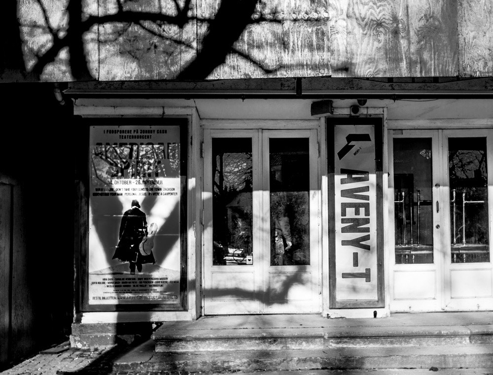 Summicron-M 1:2/35 ASPH. sample photo. The man's back photography