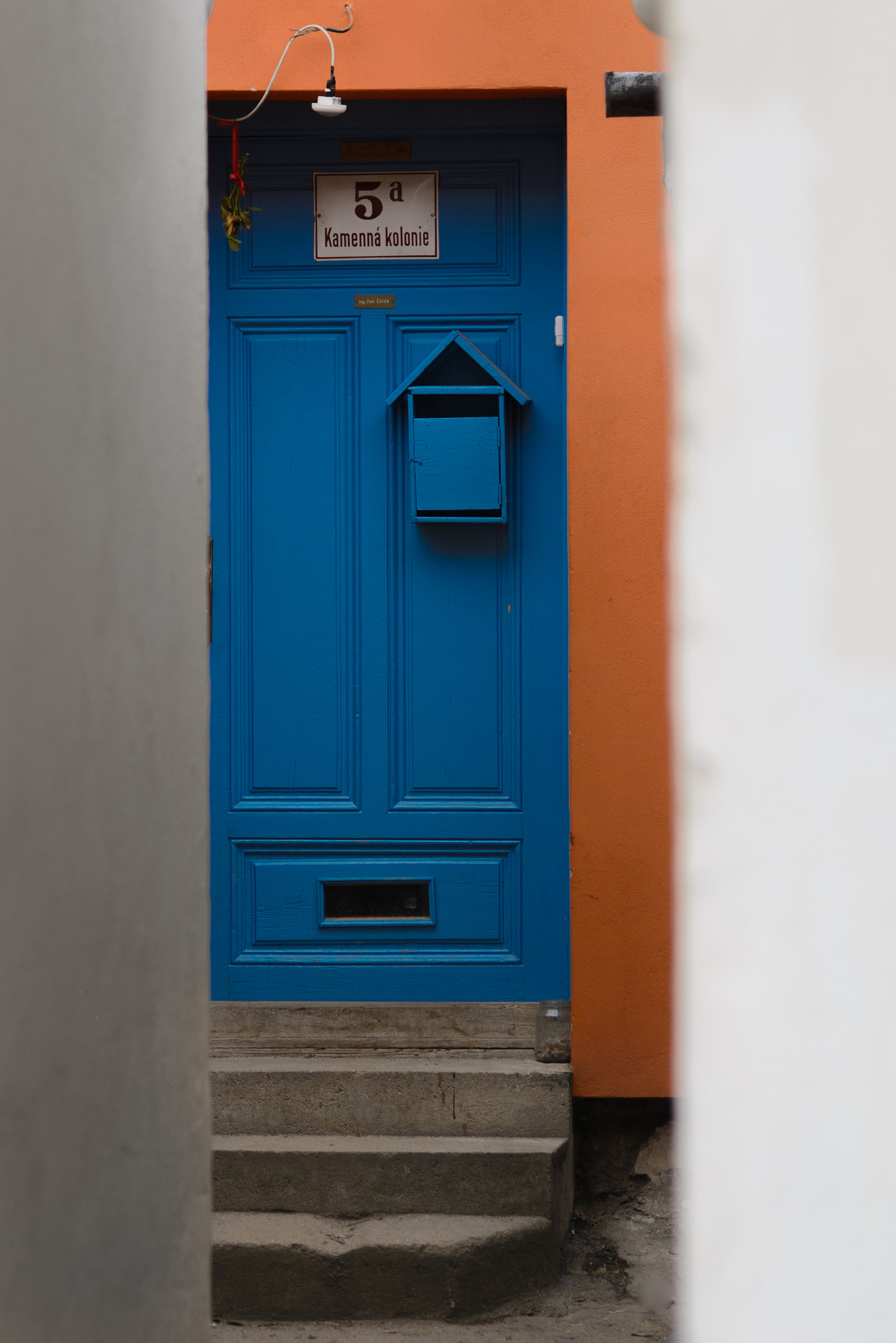 AF Nikkor 85mm f/1.8 sample photo. Colourful door behind passage photography