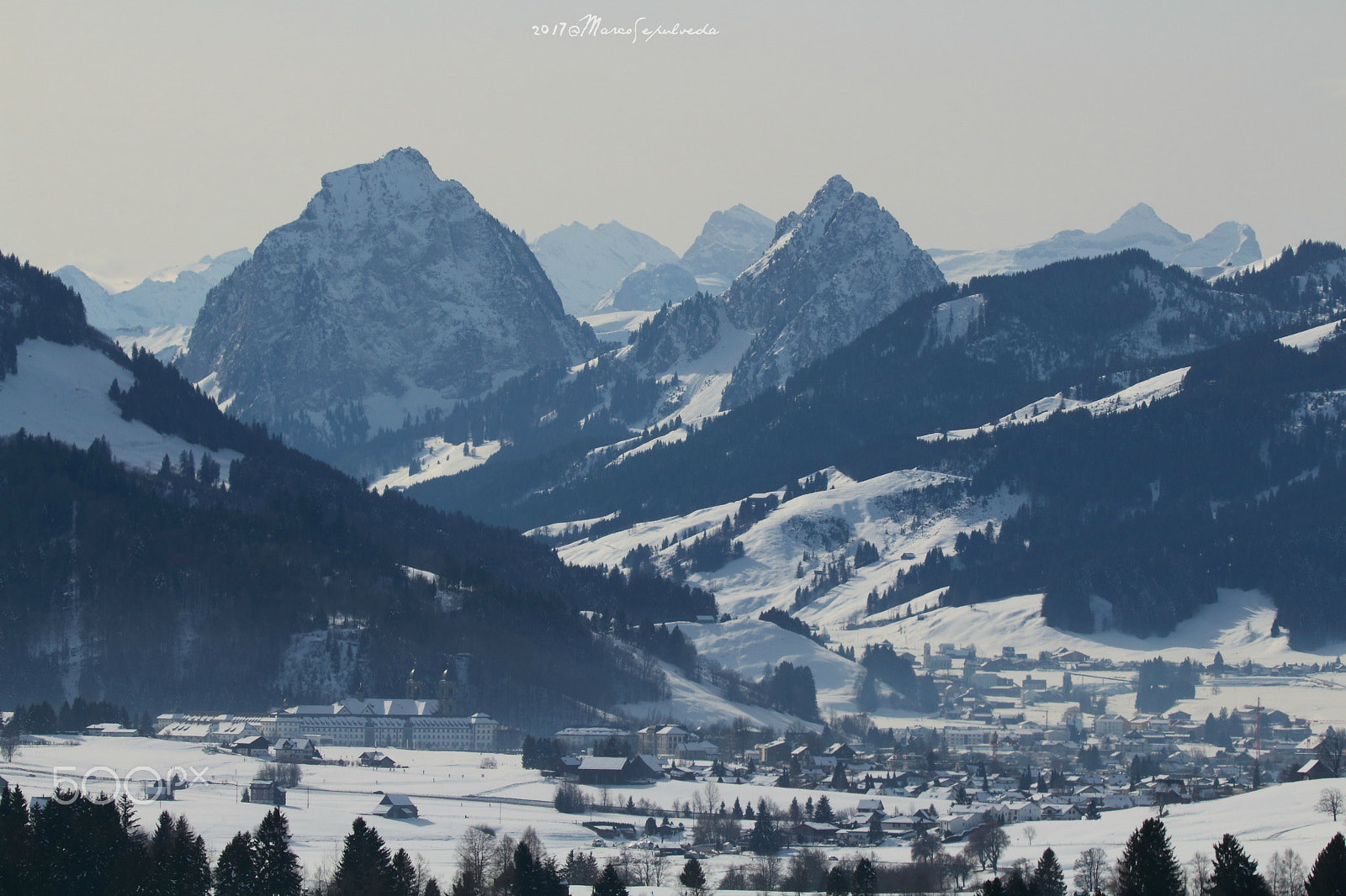 Canon EOS 700D (EOS Rebel T5i / EOS Kiss X7i) + Tamron SP 150-600mm F5-6.3 Di VC USD sample photo. Switzerland in winter photography