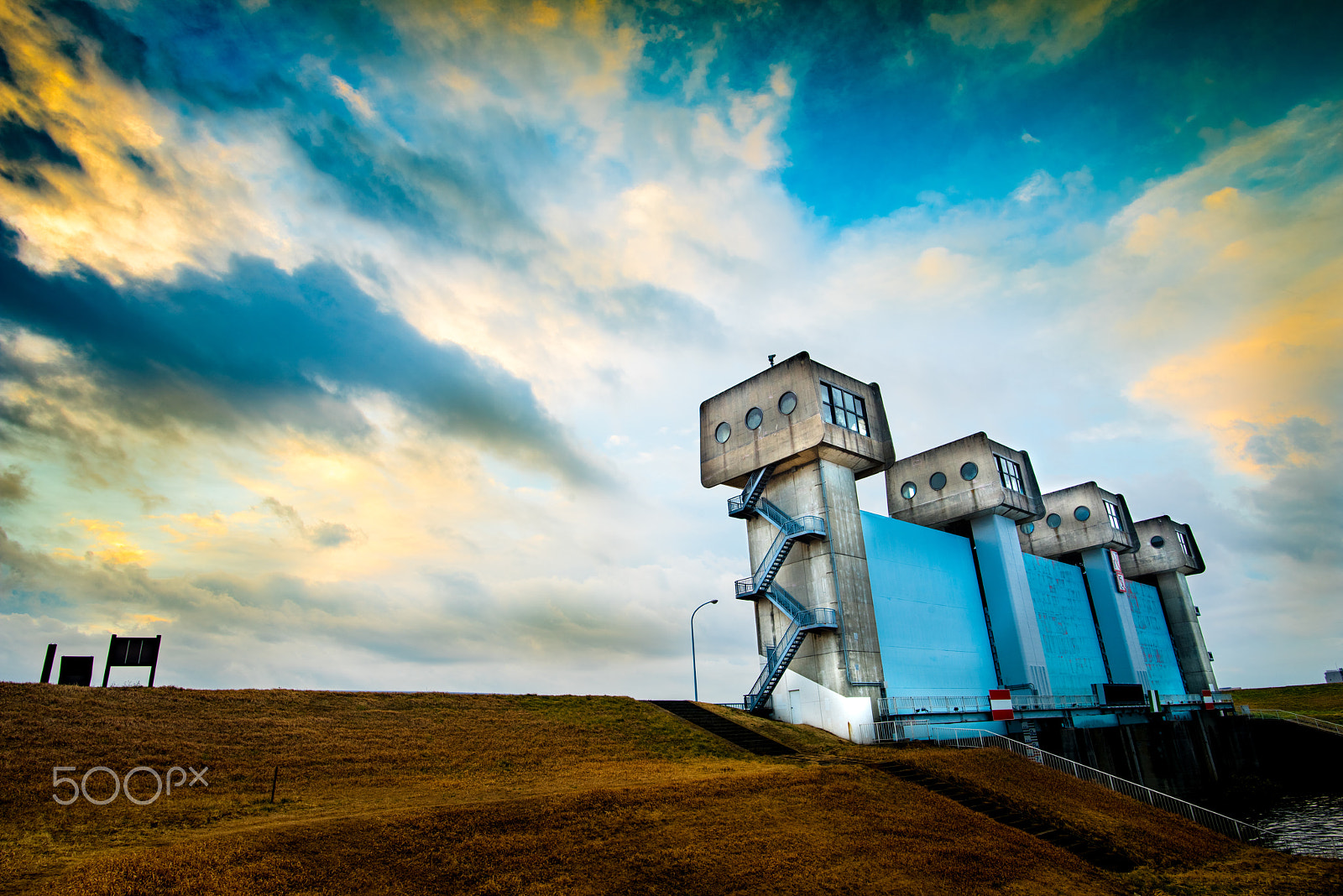 Nikon D810 + Nikon AF-S Nikkor 20mm F1.8G ED sample photo. Watergate in the morning sky. photography