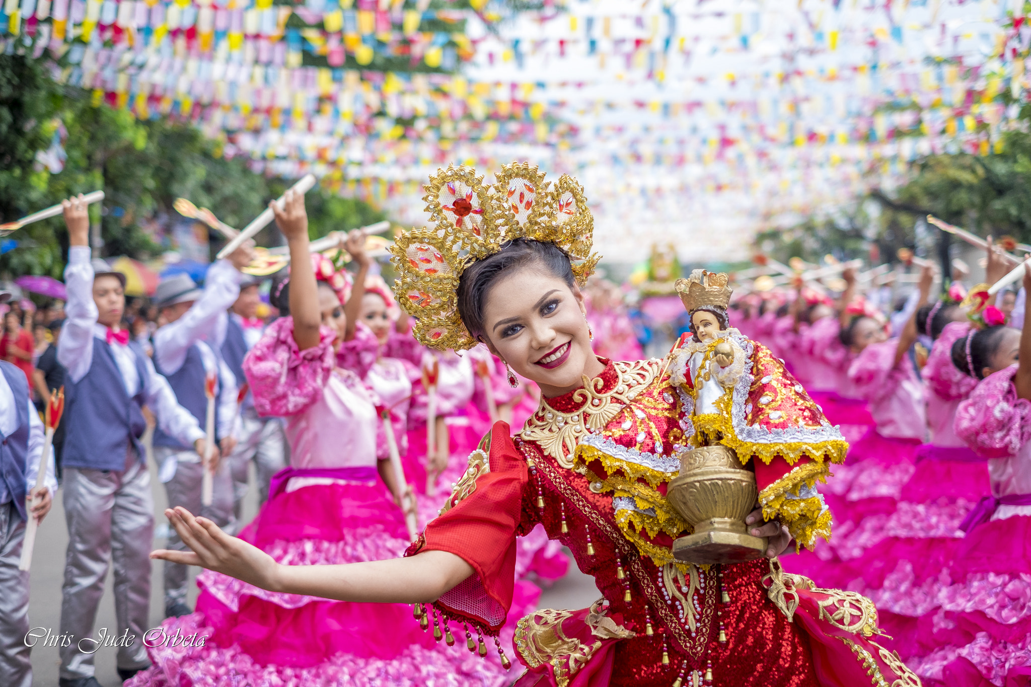 Fujifilm X-E2 + Fujifilm XF 35mm F1.4 R sample photo. Sinulog street dancing photography