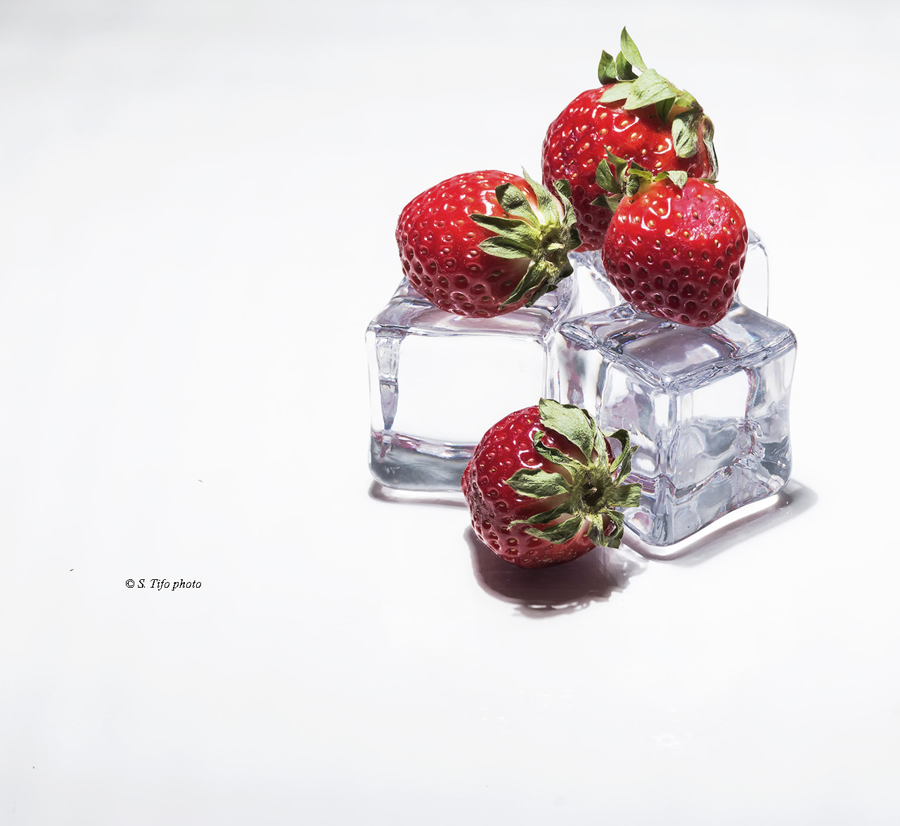 Canon EF-S 60mm F2.8 Macro USM sample photo. Strawberries on ice .. 2 .. photography