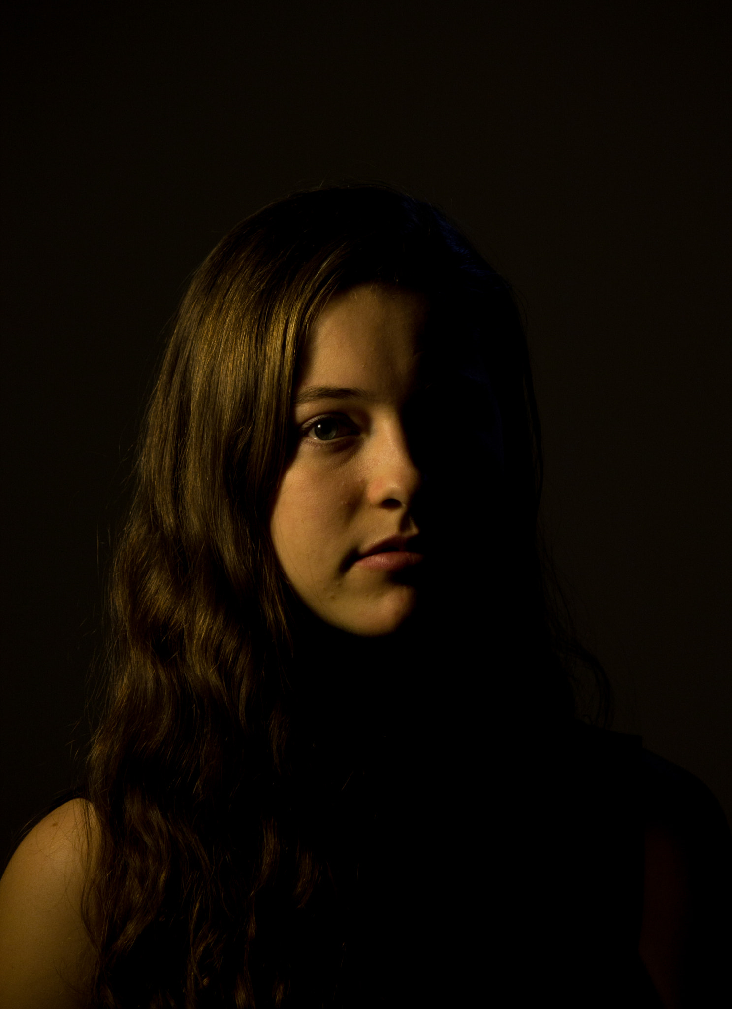 Canon EOS 1100D (EOS Rebel T3 / EOS Kiss X50) sample photo. She glows in the dark photography