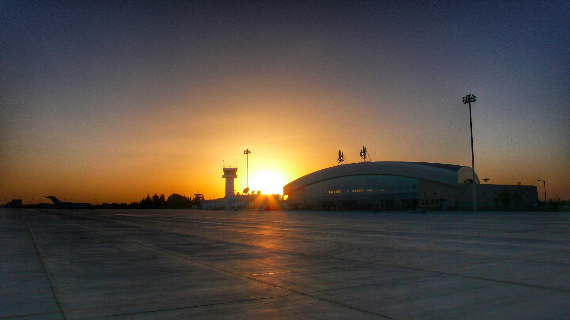 Panasonic DMC-LX2 sample photo. Dunhuang airport photography