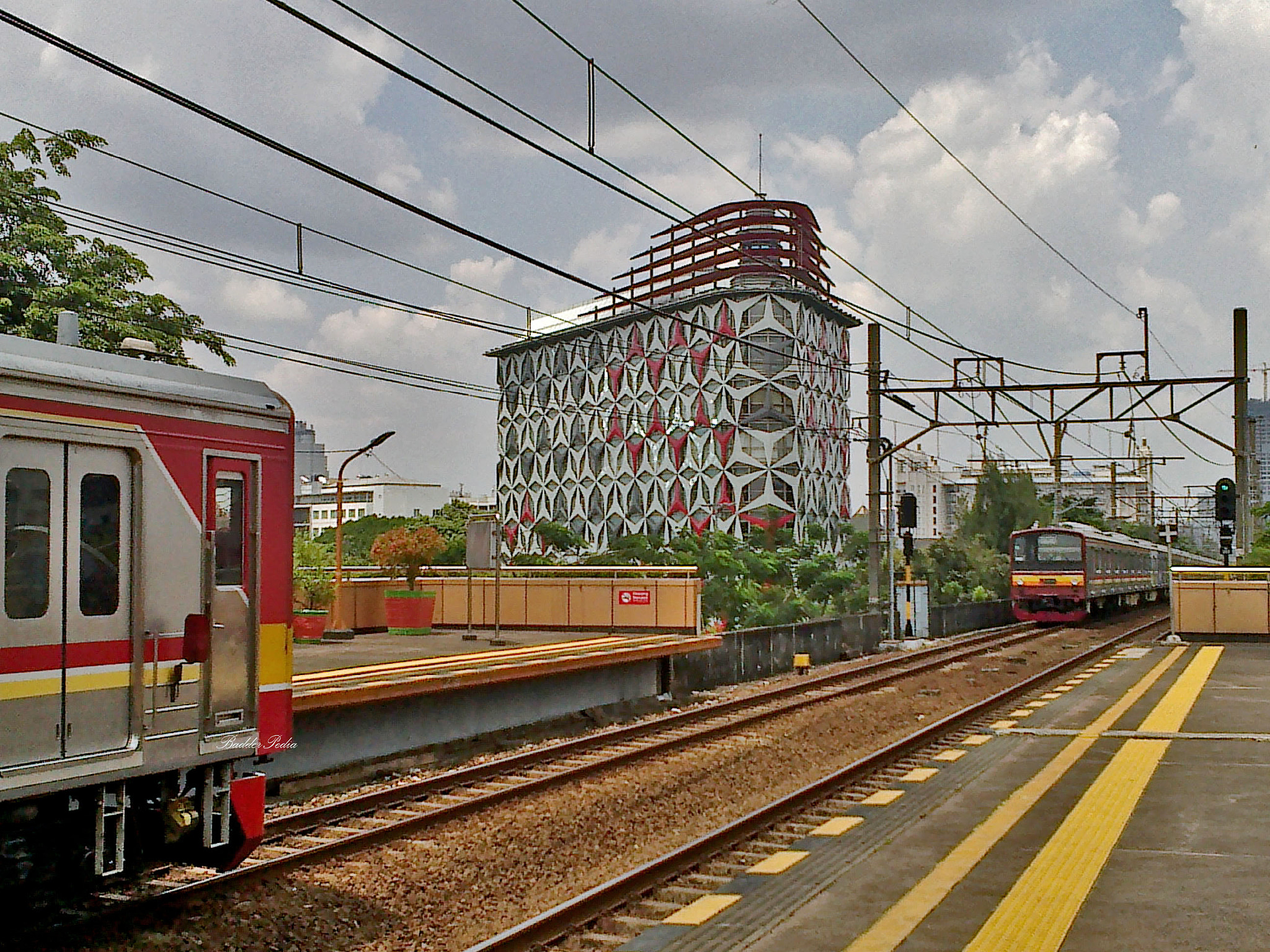 Nokia C5-03 sample photo. Indonesian railways 9 photography