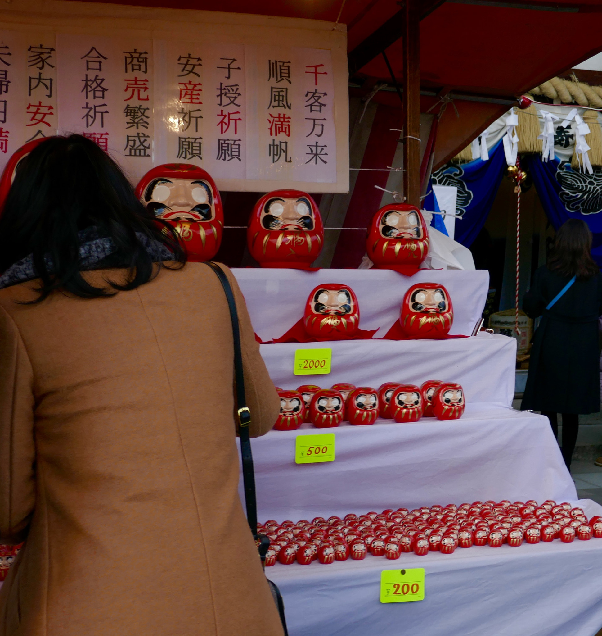 Panasonic DMC-TX1 sample photo. 達磨を買って buying a daruma photography