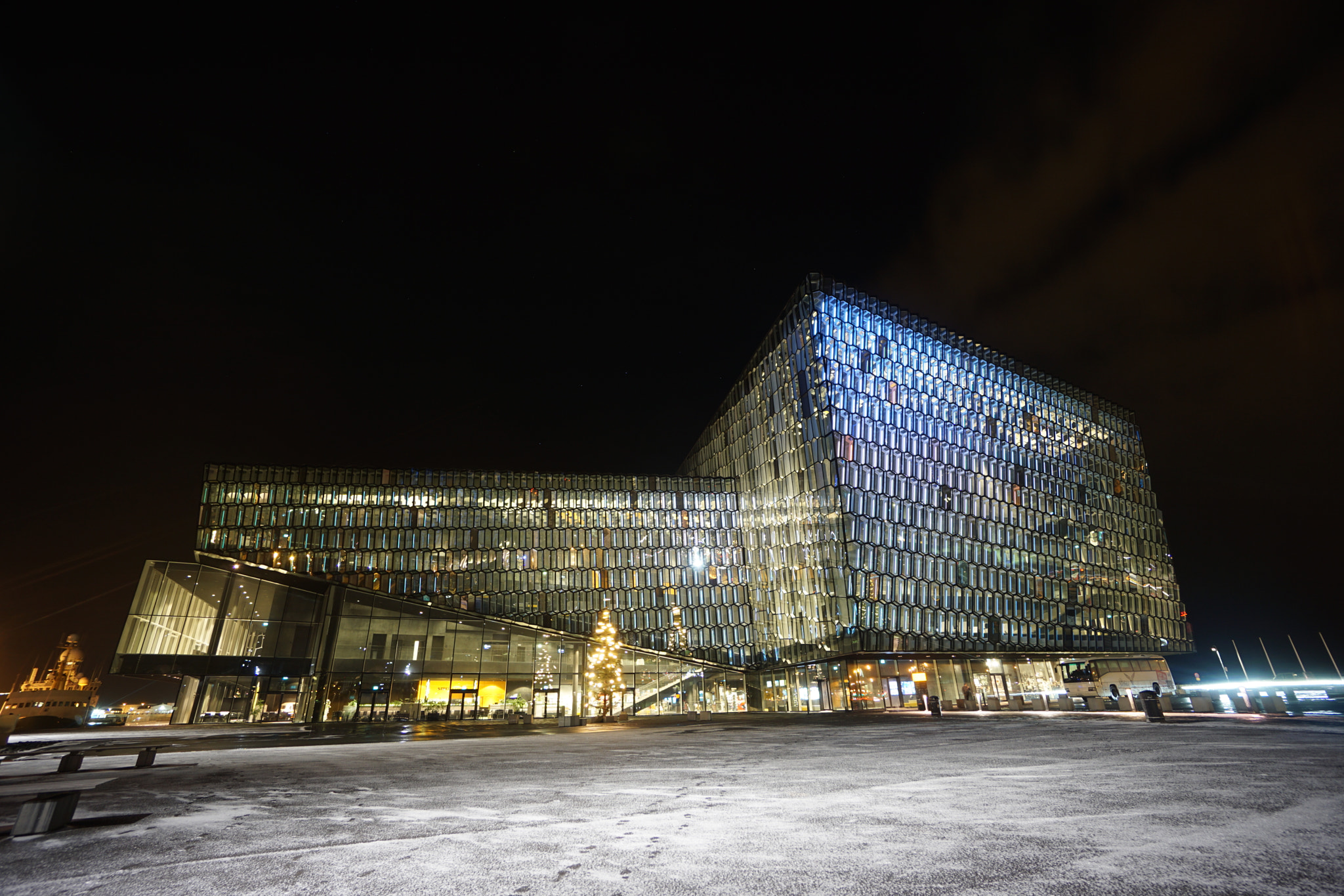 Sony a6000 + Sony E 10-18mm F4 OSS sample photo. Harpa photography