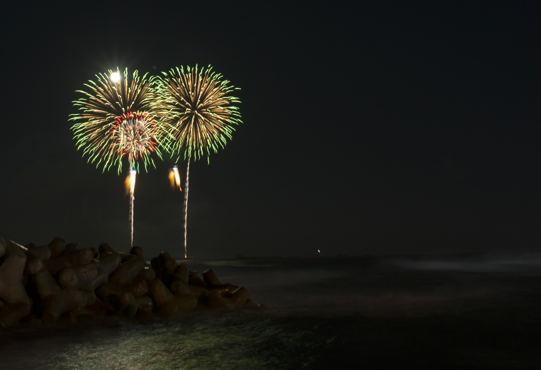 Nikon D4 + Nikon AF Nikkor 24mm F2.8D sample photo. World fireworks festival photography