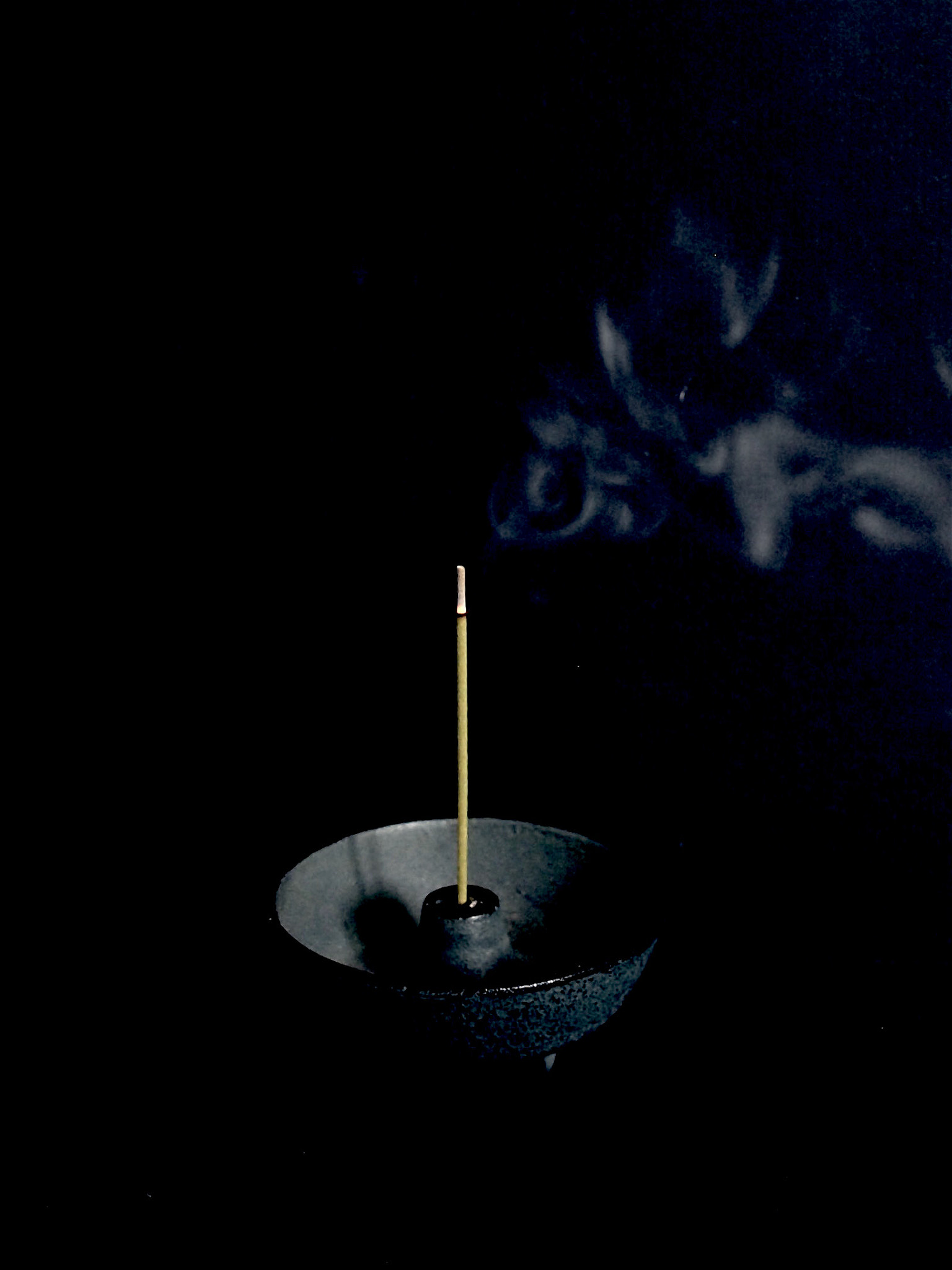 Olympus PEN E-PL1 + Olympus Zuiko Digital 25mm F2.8 Pancake sample photo. 香 - japanese incense + iron incense holder photography