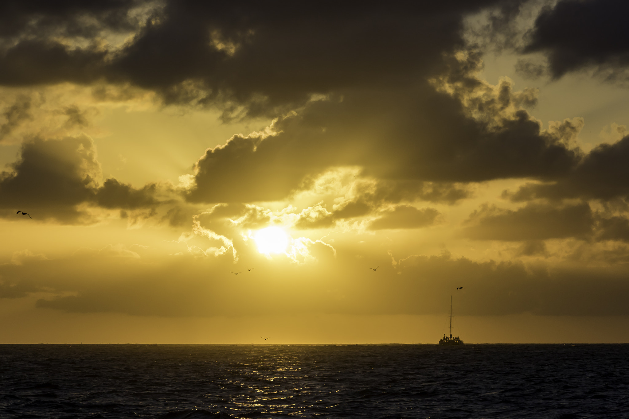 Canon EF-S 55-250mm F4-5.6 IS II sample photo. Sunset at the sea photography