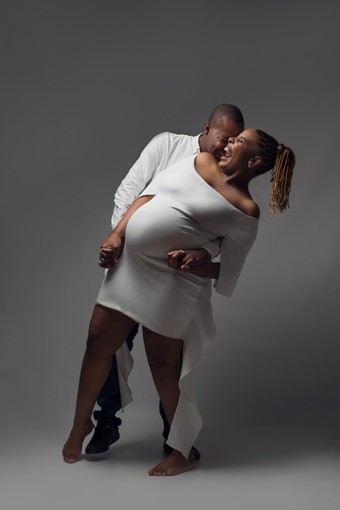 35 Maternity Poses Every Mom-To-Be Needs At Photoshoot  Maternity  photography poses, Maternity photoshoot poses, Pregnancy photoshoot