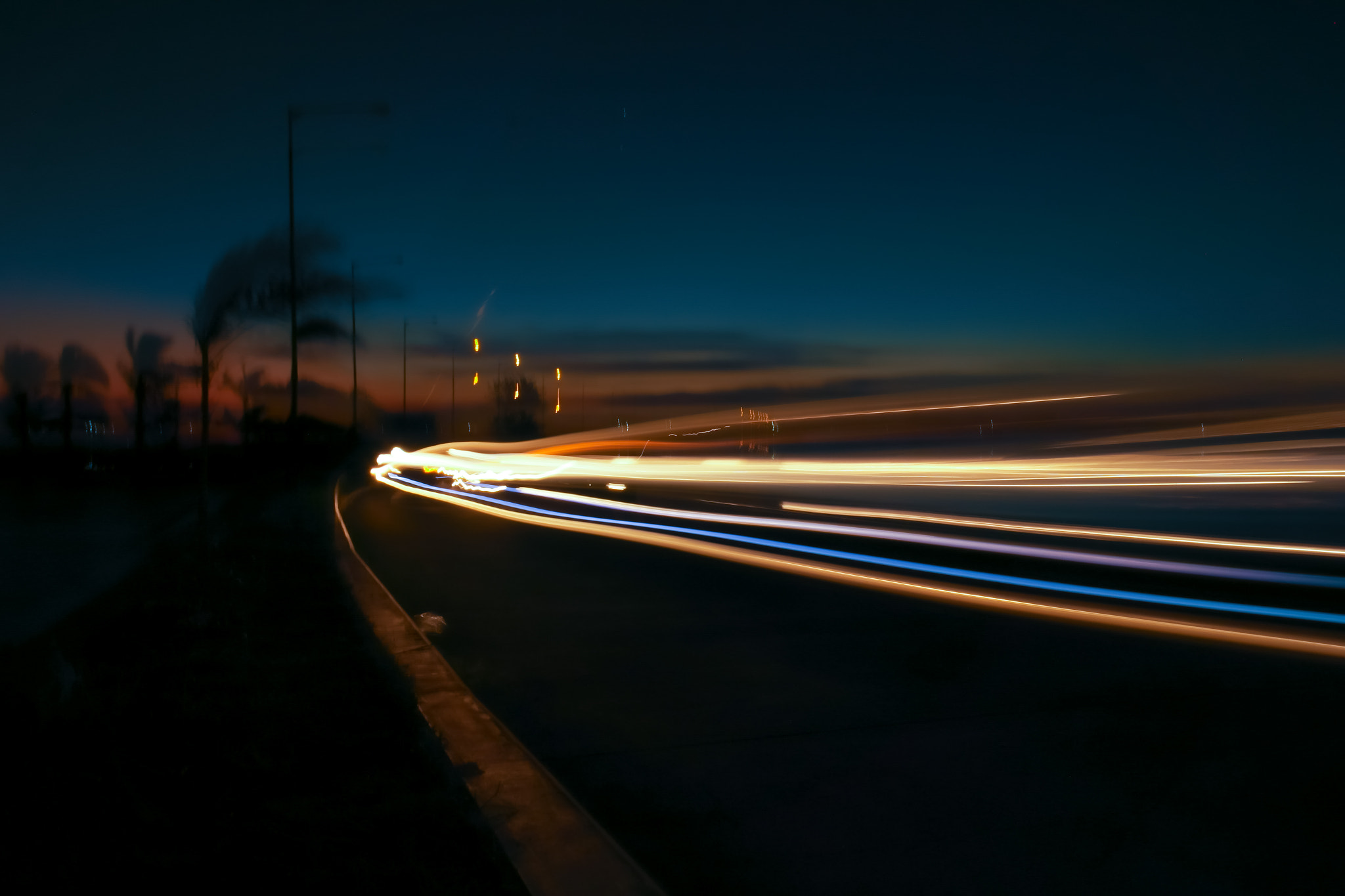 Samsung NX20 sample photo. Night unstable photography
