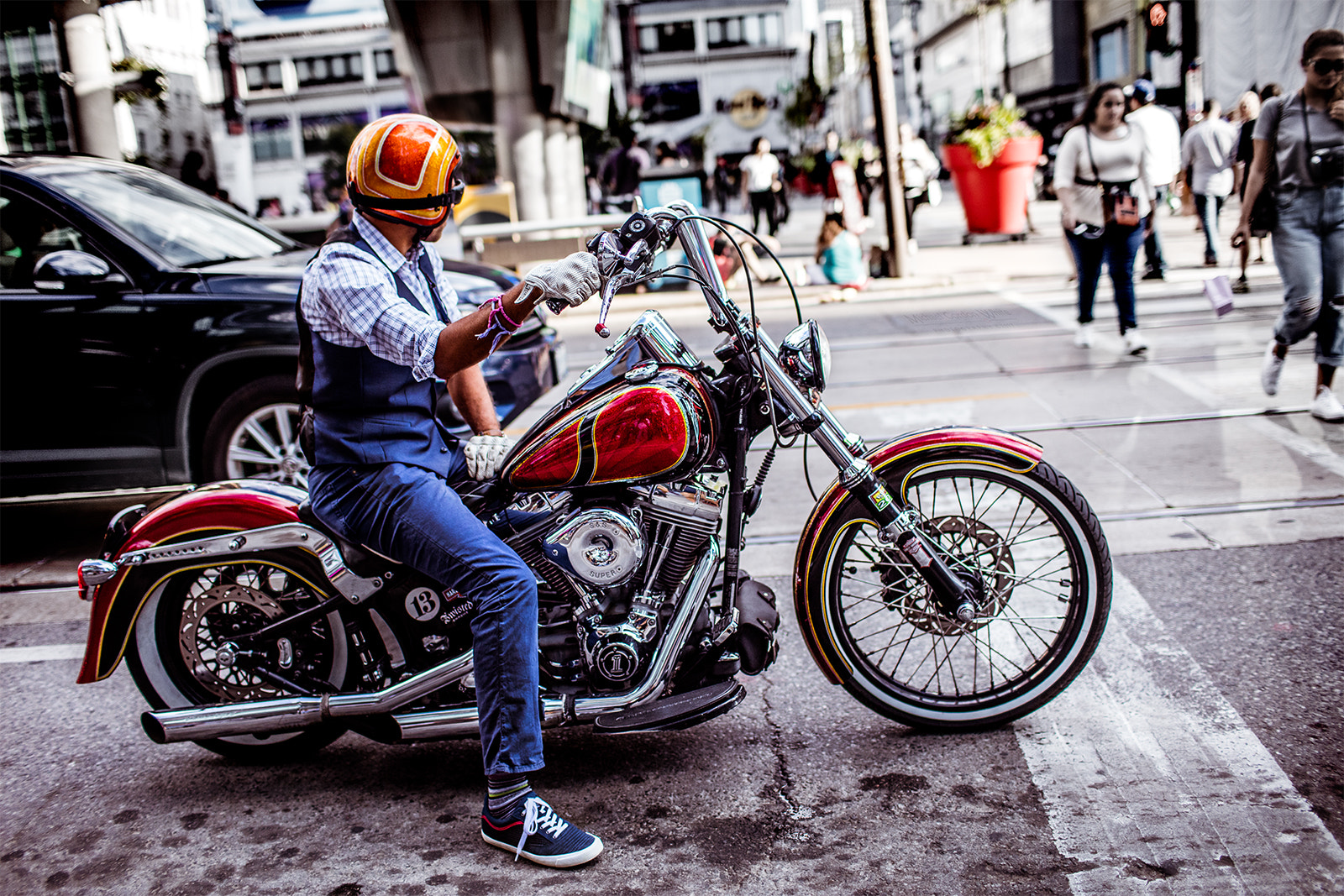 Canon EOS 5DS R + Canon EF 35mm F1.4L USM sample photo. Nice shoes... photography