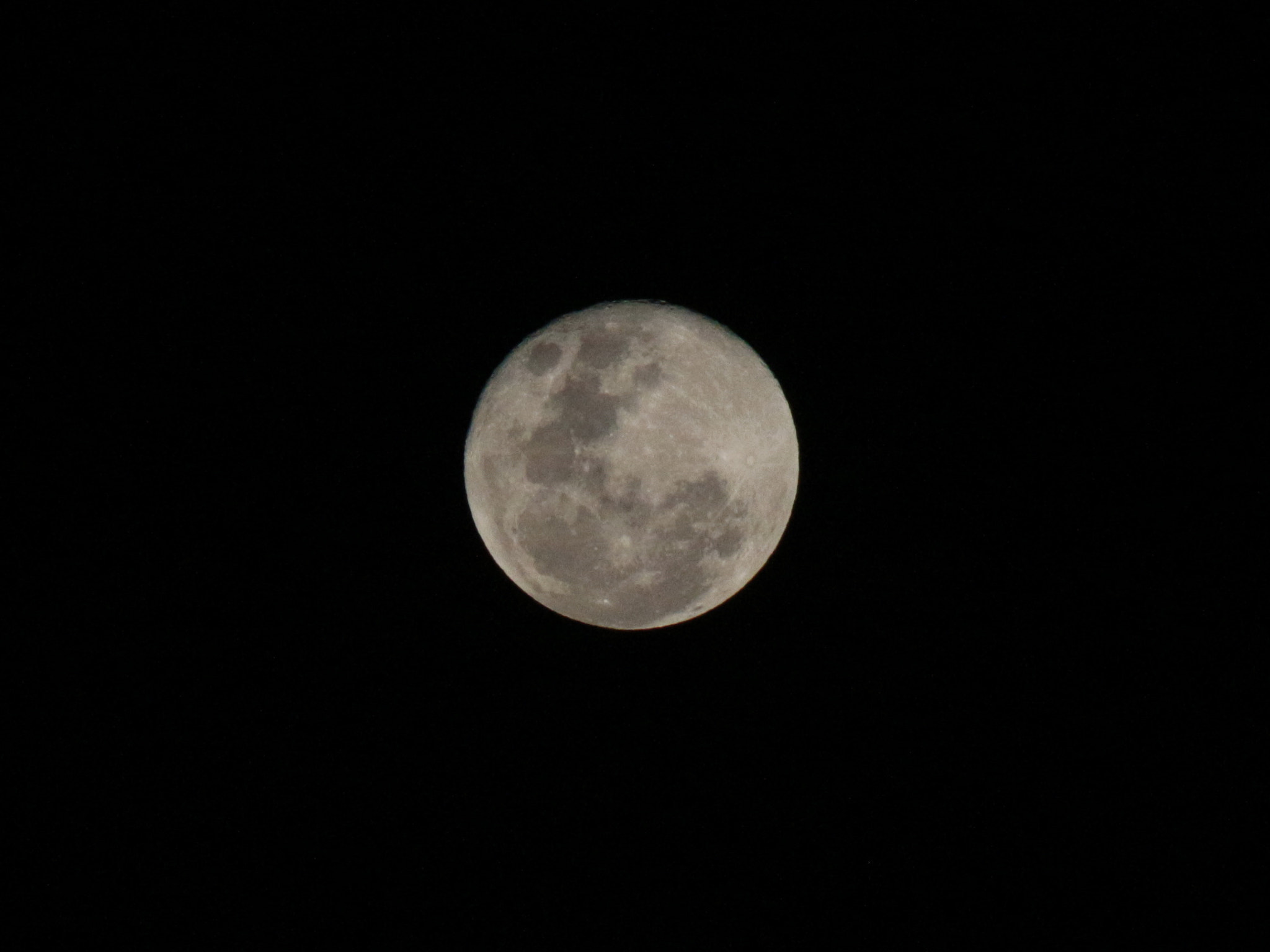 Canon EOS 650D (EOS Rebel T4i / EOS Kiss X6i) + EF75-300mm f/4-5.6 sample photo. The moon photography