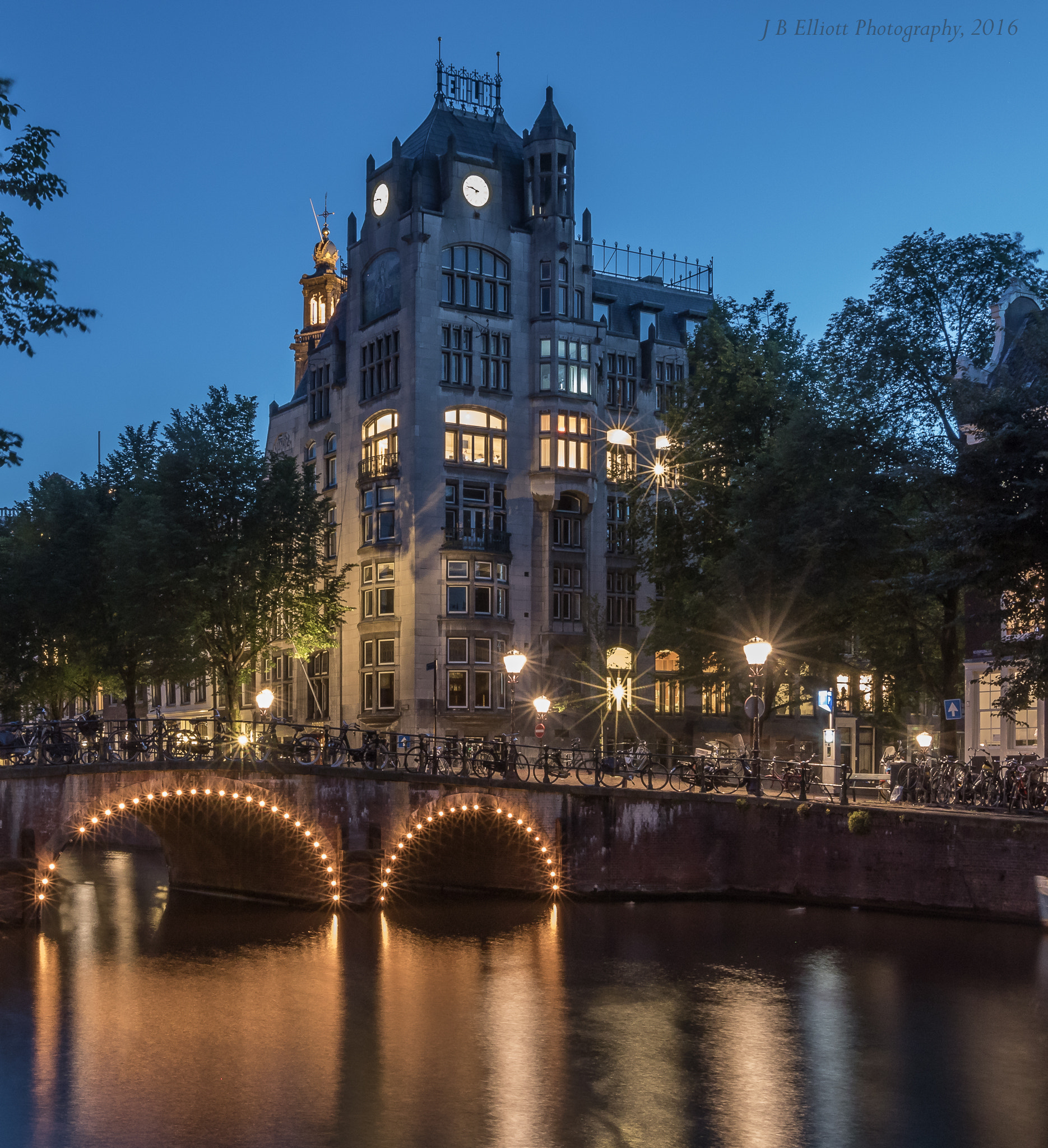 Canon EF 16-35mm F2.8L II USM sample photo. Amsterdam dusk photography