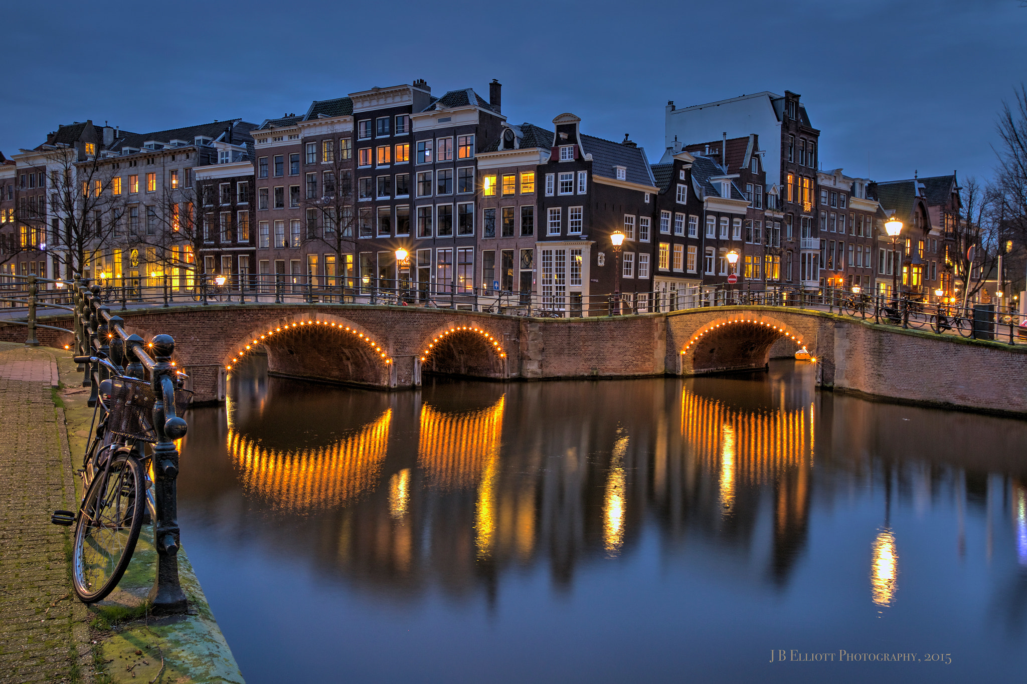 Canon EF 16-35mm F2.8L II USM sample photo. Canal scene, amsterdam photography