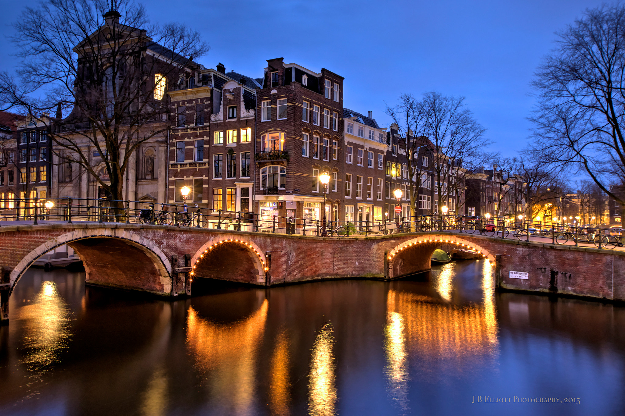 Canon EF 16-35mm F2.8L II USM sample photo. Amsterdam blue hour photography