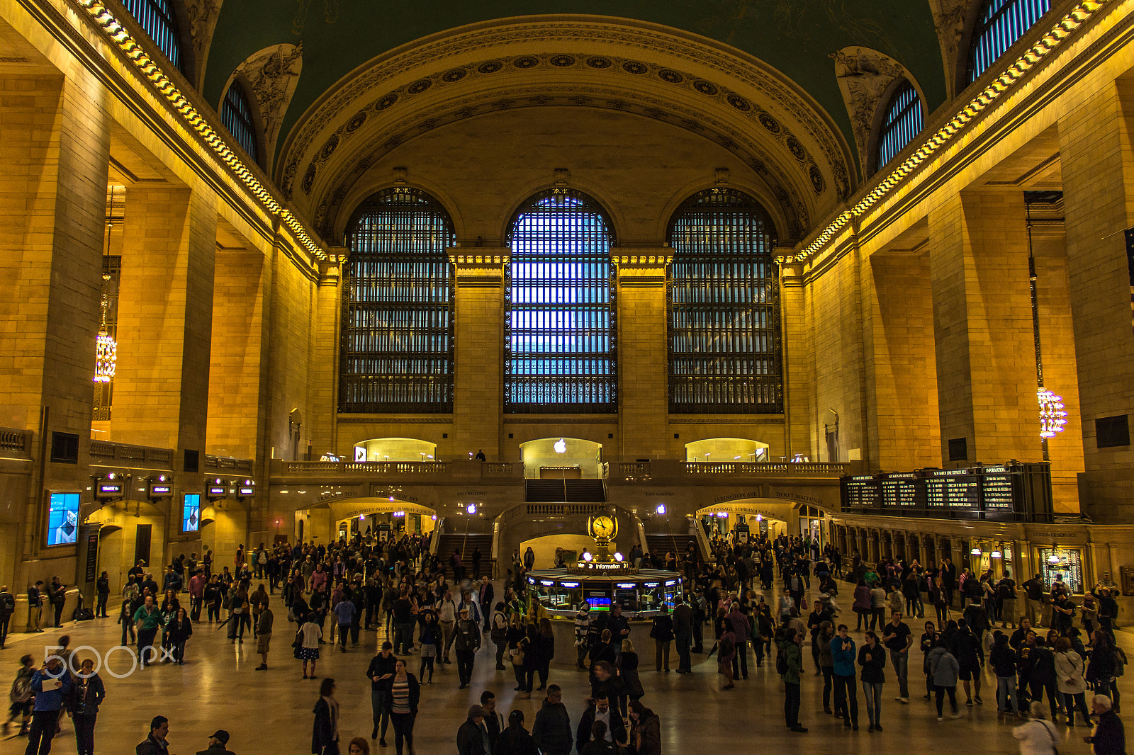 Canon EF-S 18-135mm F3.5-5.6 IS sample photo. People at grand central terminal photography