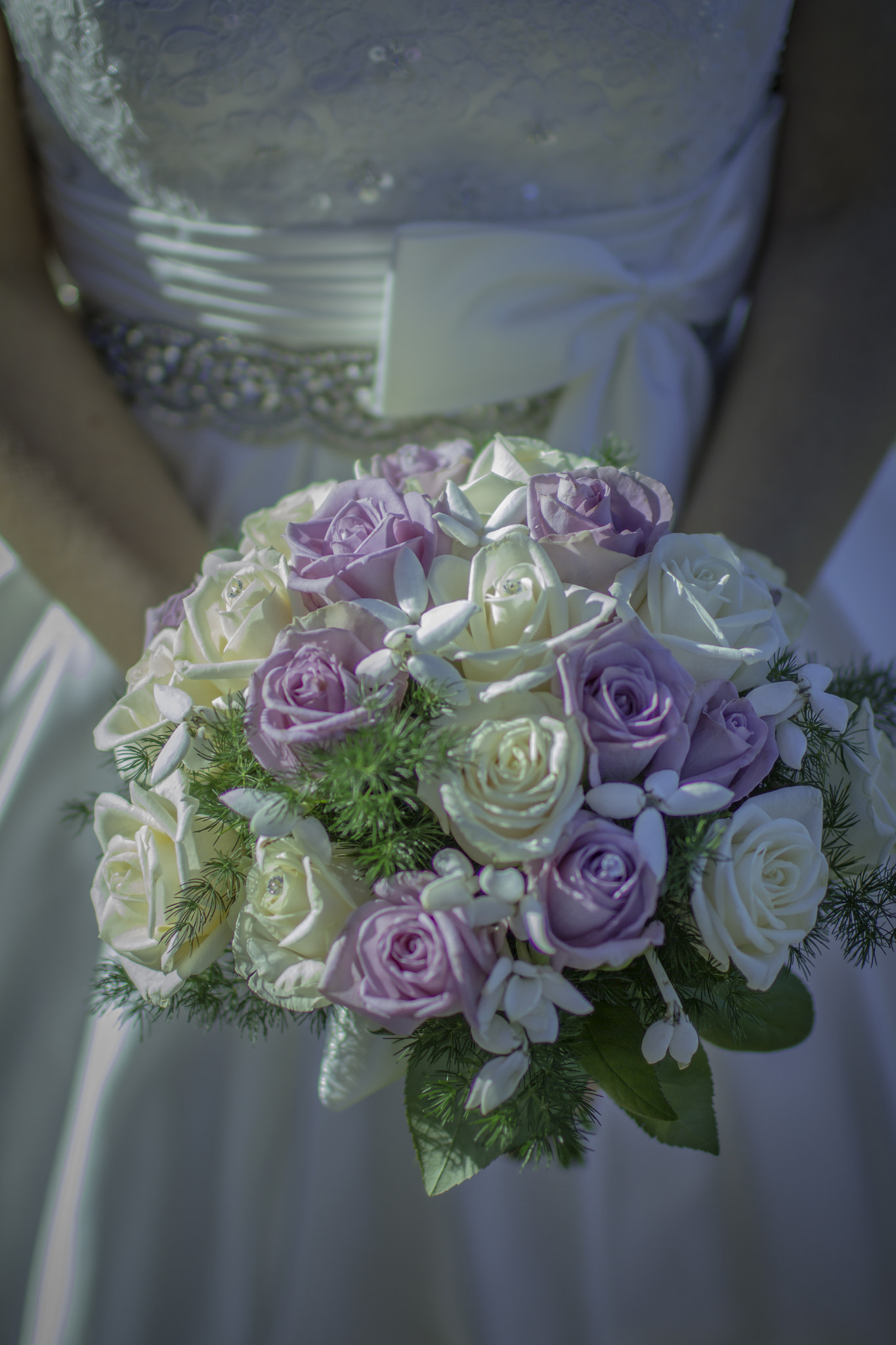 Canon EOS 7D + Canon EF 35mm F1.4L USM sample photo. Bride bouquet photography