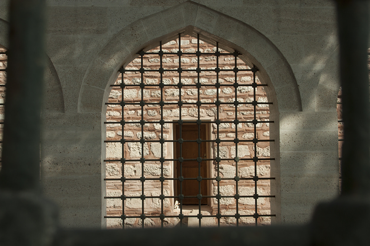 Canon EF-S 18-55mm F3.5-5.6 II sample photo. Bir o kadar yakın bir o kadar uzak photography