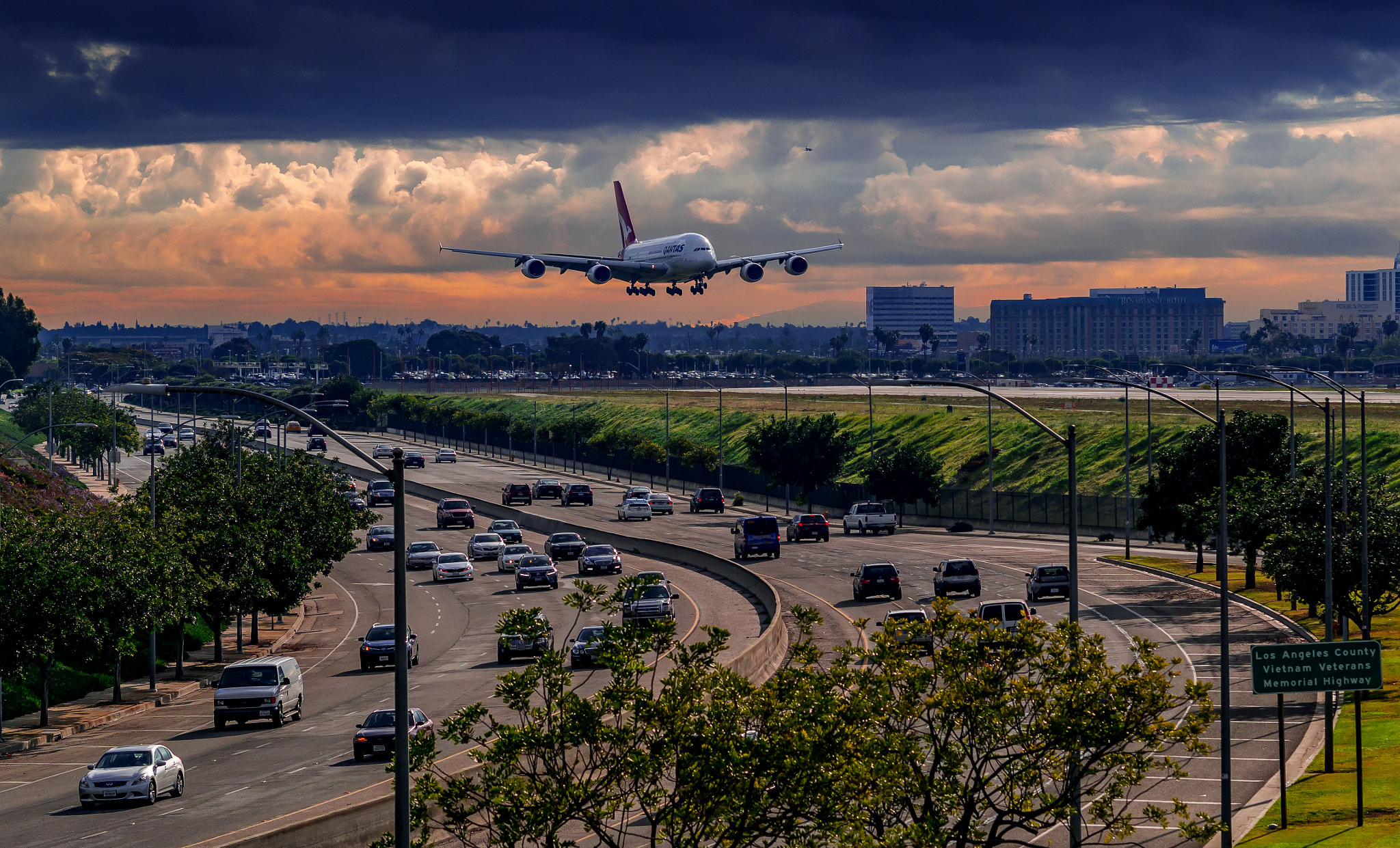 Panasonic Lumix DMC-GX7 + Olympus M.Zuiko Digital ED 75mm F1.8 sample photo. Sunset  los angeles airport photography