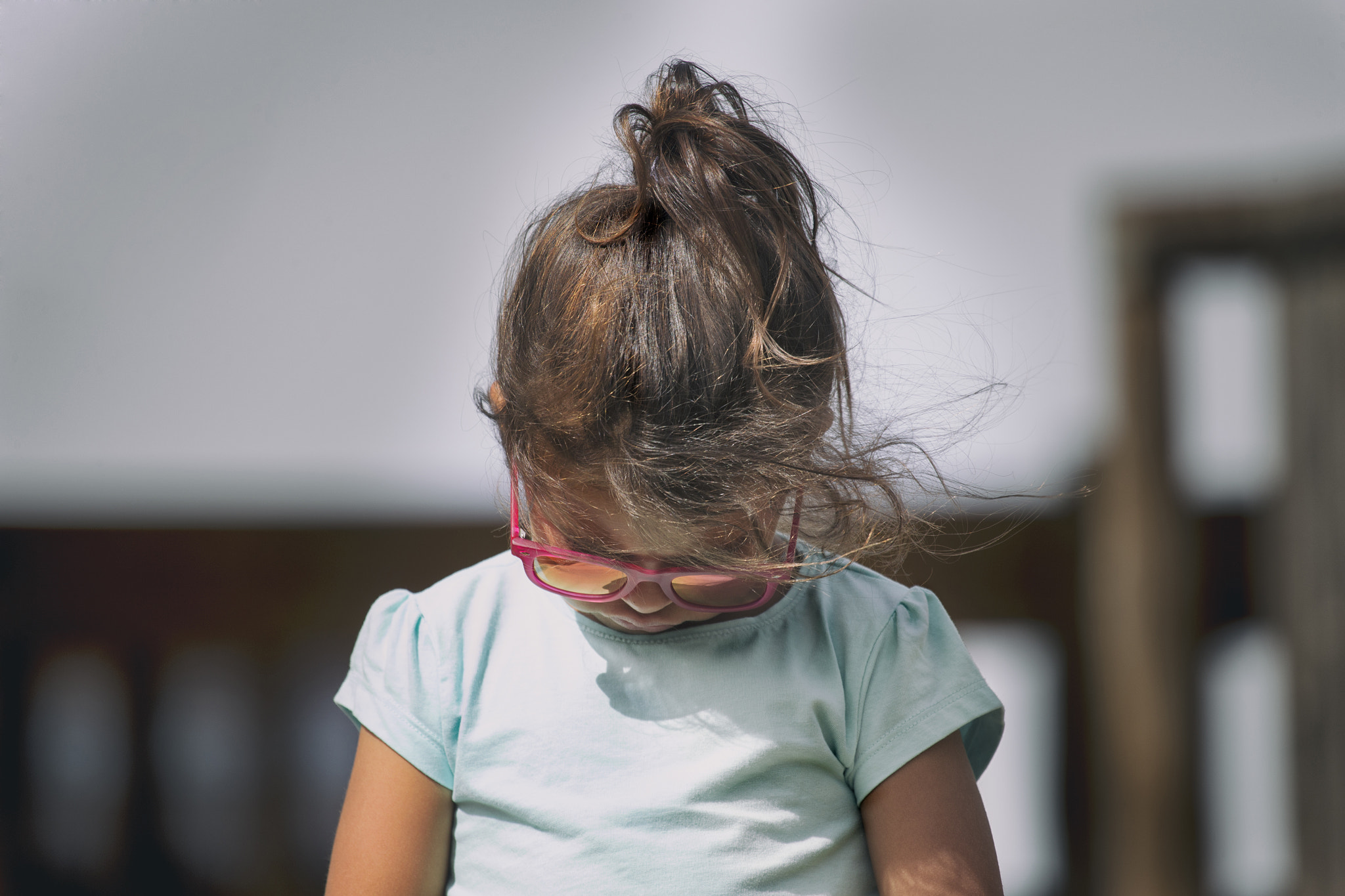 Canon EF 100-400mm F4.5-5.6L IS USM sample photo. Little girl looking down photography