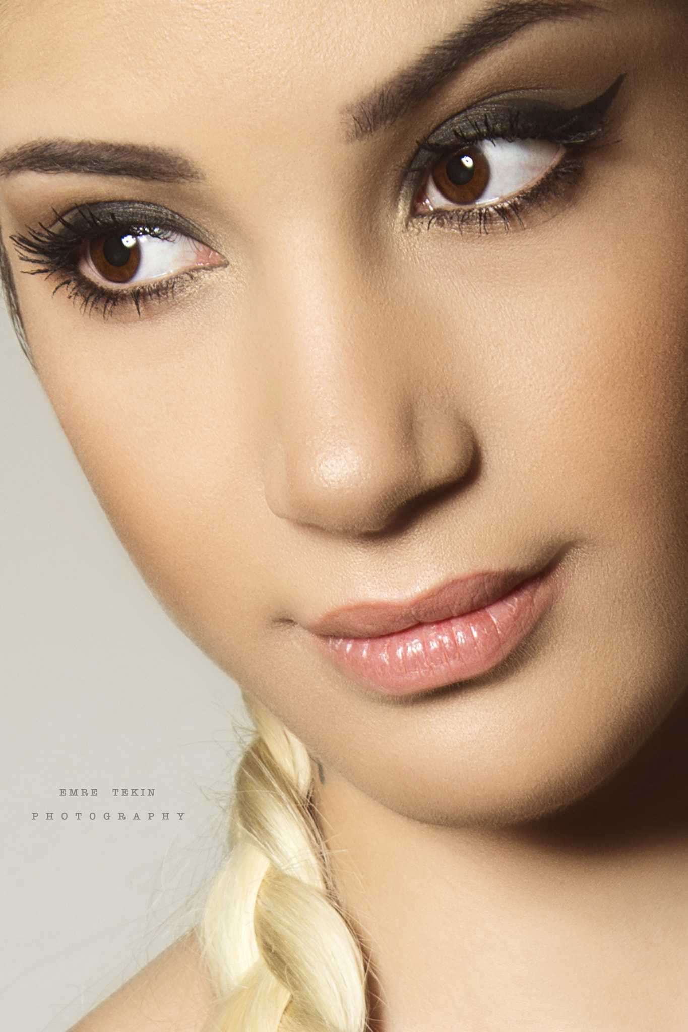 Nikon AF Nikkor 24-85mm F2.8-4D IF sample photo. Portrait photography