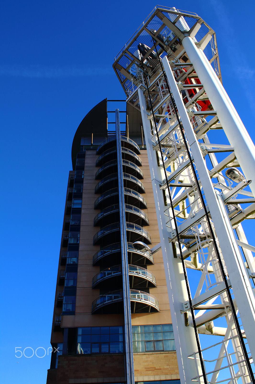 Canon EF-S 18-55mm F3.5-5.6 IS sample photo. Structures photography