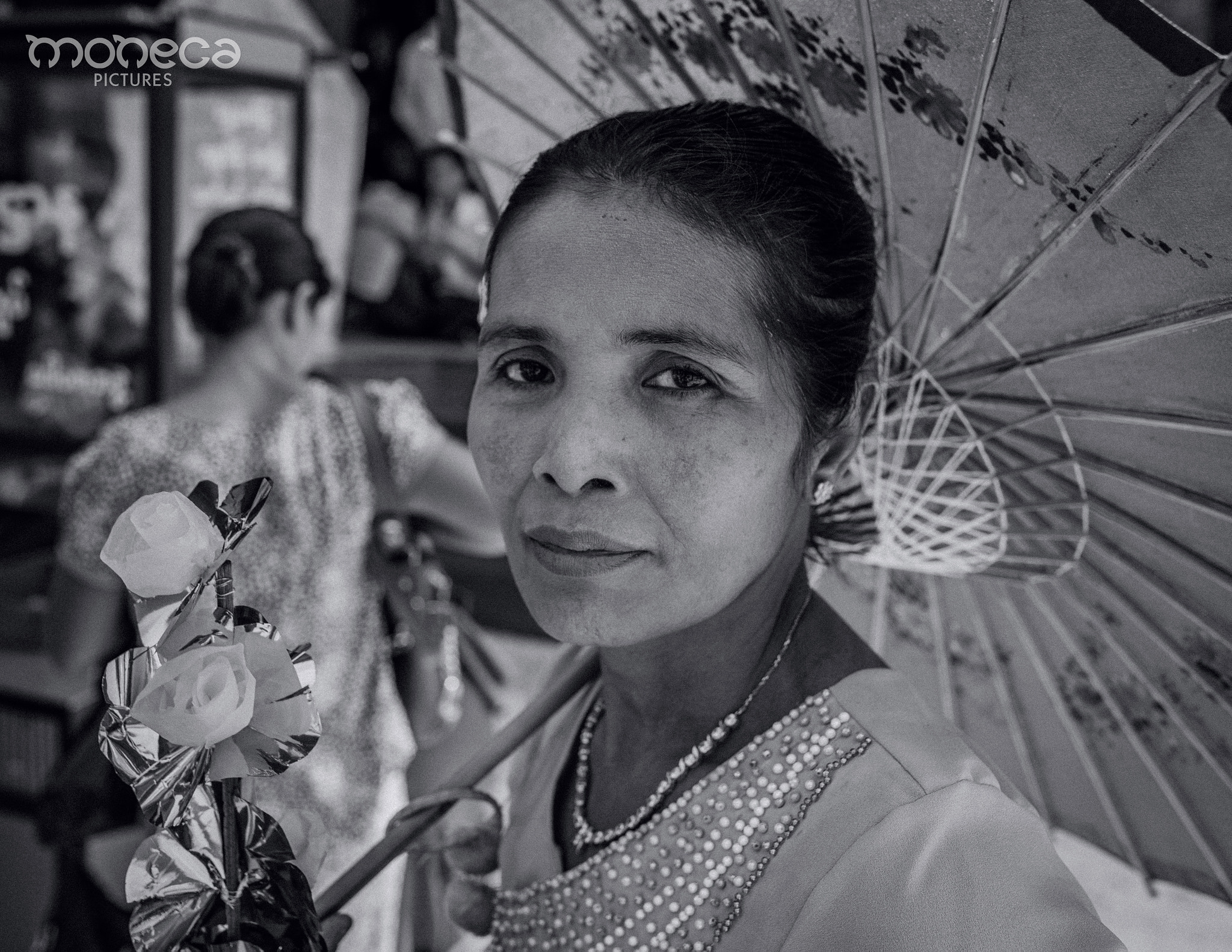 Nikon D600 + Sigma 35mm F1.4 DG HSM Art sample photo. Old woman photography