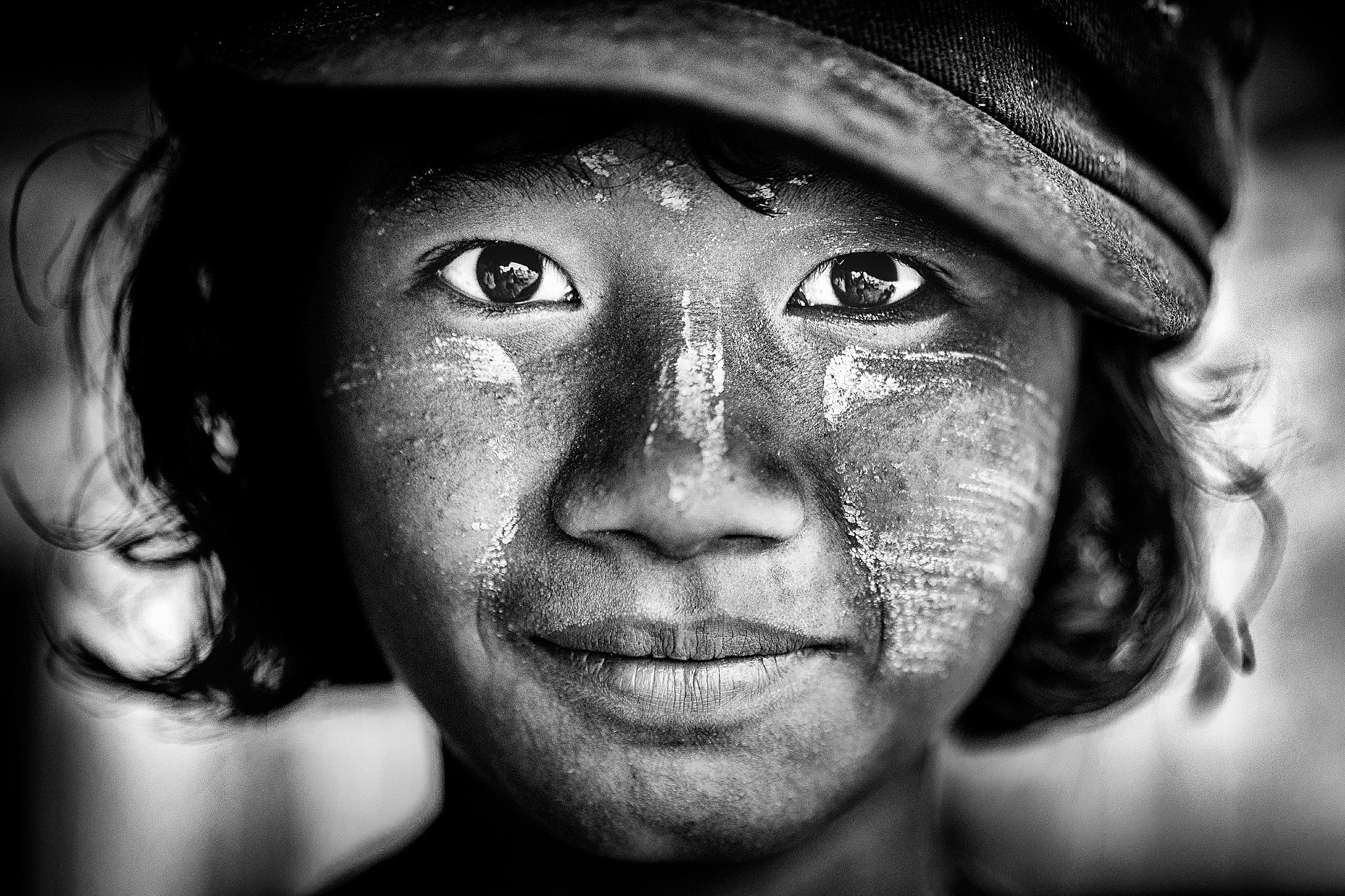 ZEISS Batis 85mm F1.8 sample photo. Bnw portrait in birmanie photography