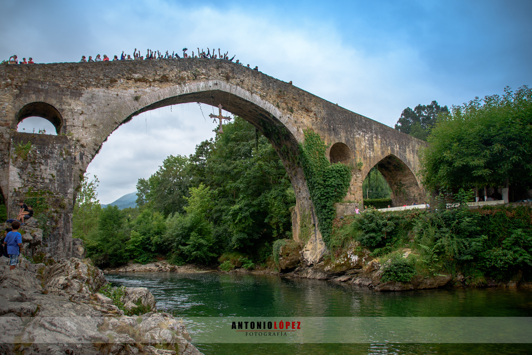 Sigma 18-250mm F3.5-6.3 DC Macro OS HSM sample photo. Cangas de onis photography