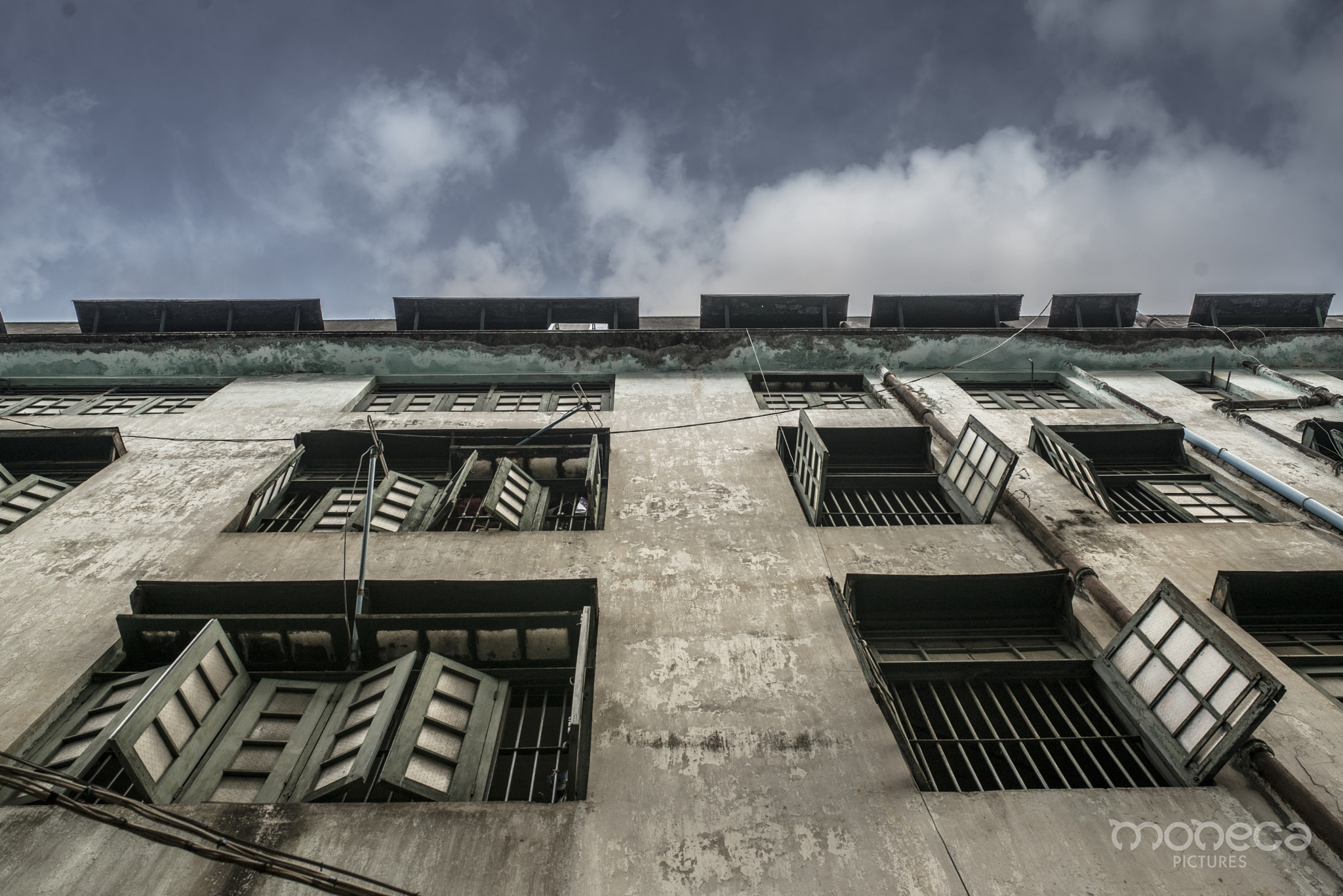Nikon D600 + Sigma 35mm F1.4 DG HSM Art sample photo. City windows photography