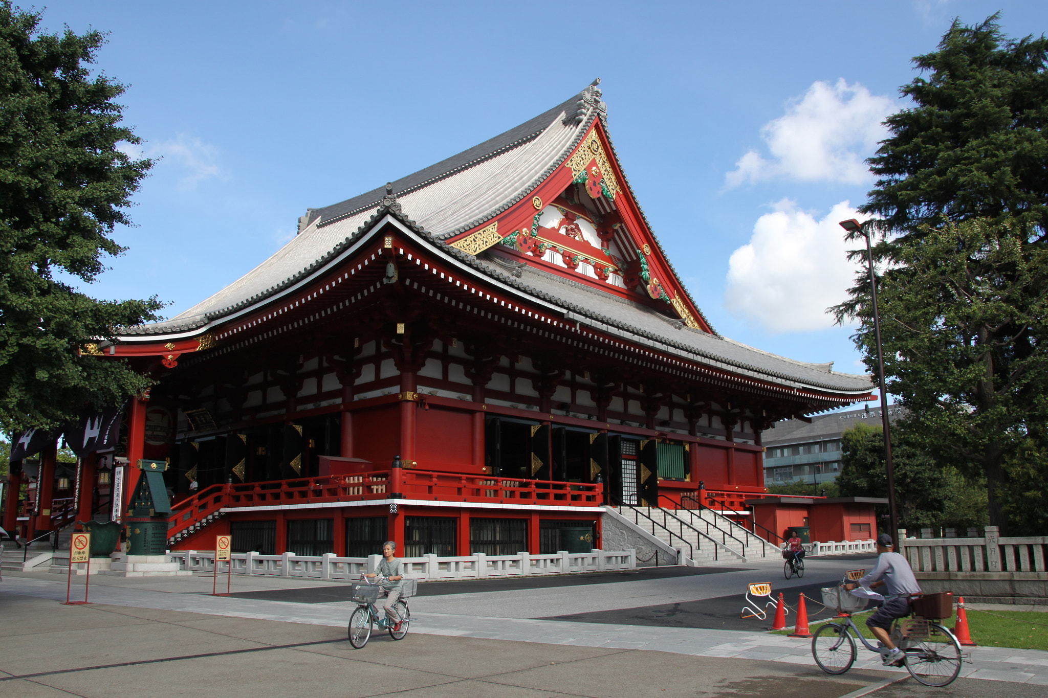 Canon EOS 500D (EOS Rebel T1i / EOS Kiss X3) + Sigma 18-200mm f/3.5-6.3 DC OS sample photo. 浅草寺 photography