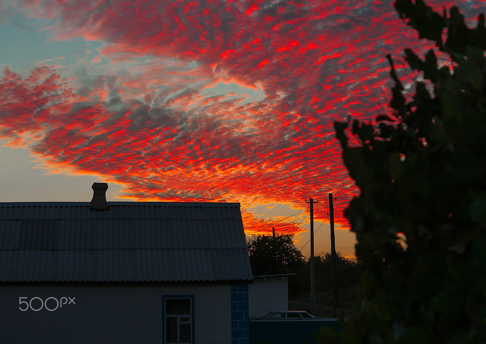 Nikon AF Nikkor 24-85mm F2.8-4D IF sample photo. Sunset in a village on the band photography