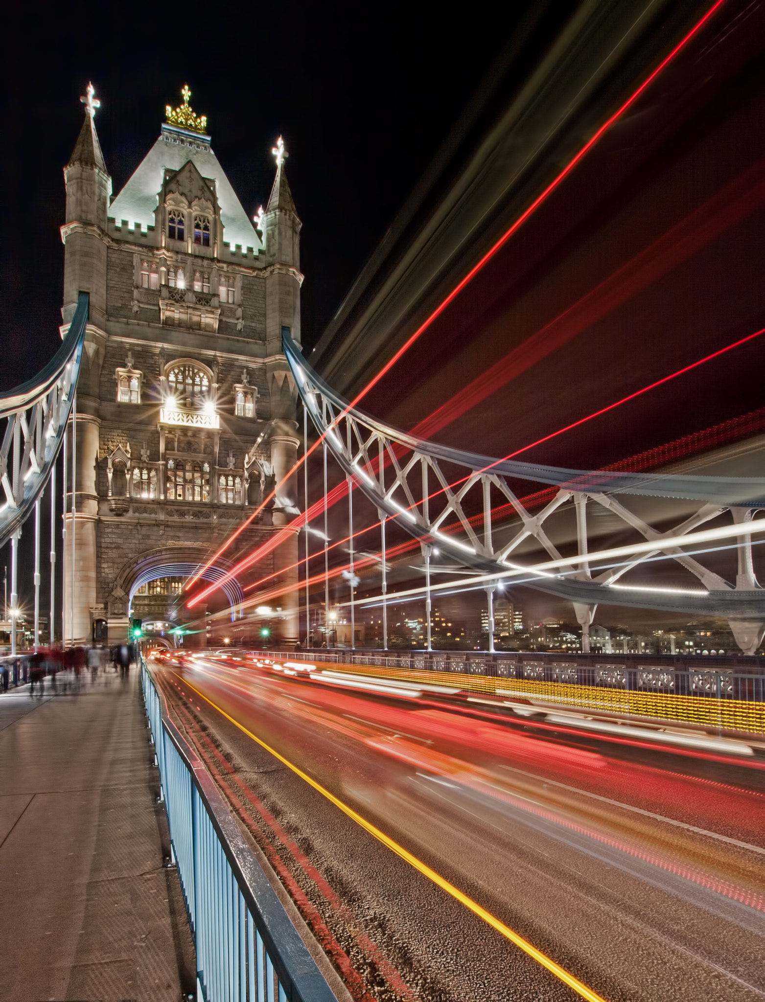 Sigma 10-20mm F3.5 EX DC HSM sample photo. Tower bridge at dusk photography