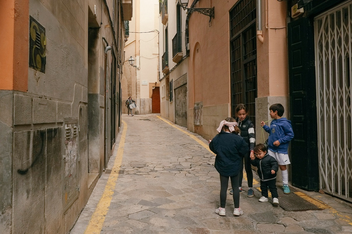 Fujifilm X-E1 + Fujifilm XF 18mm F2 R sample photo. Street life photography
